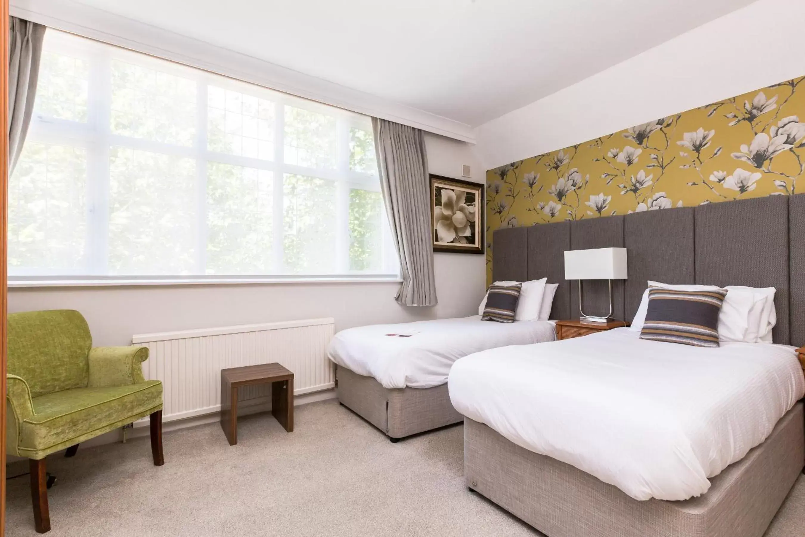 Twin Room in De Rougemont Manor Twin Room in De Rougemont Manor