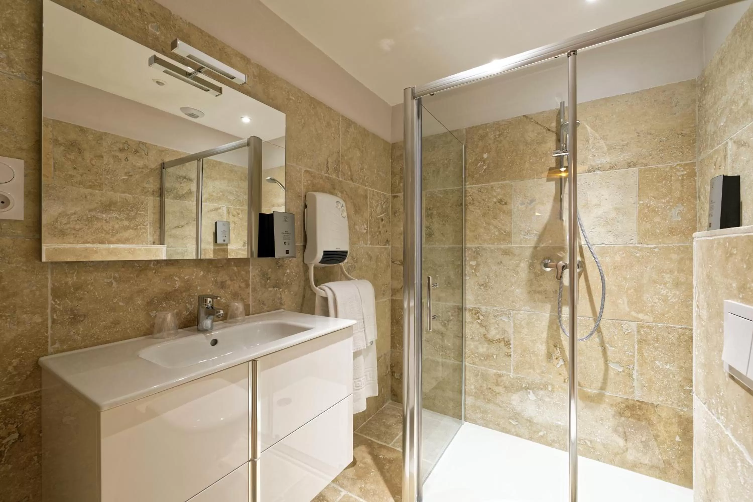 Bathroom in Pied à Terre Autun