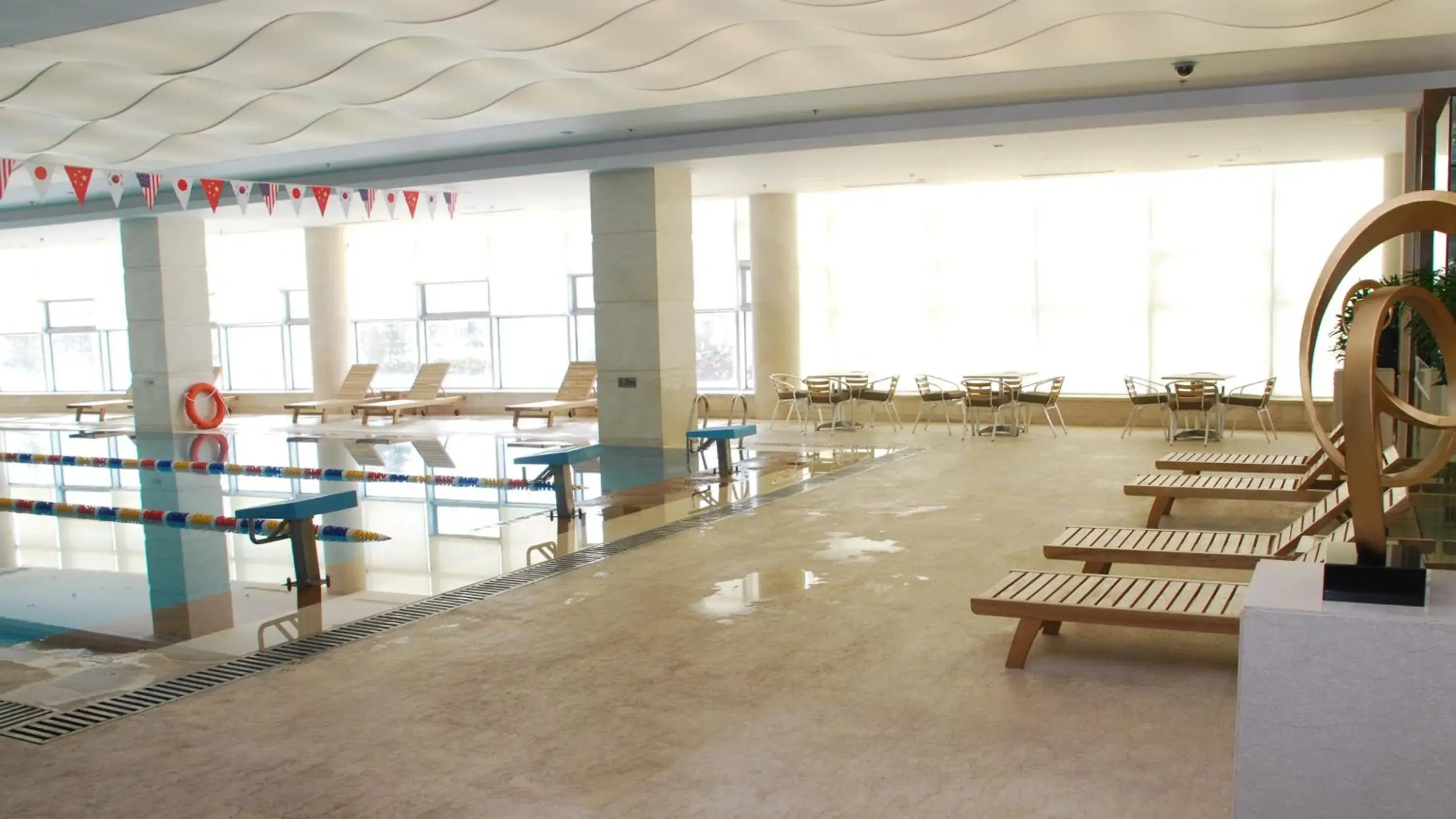 Swimming pool in Qingdao Parkview Holiday Hotel