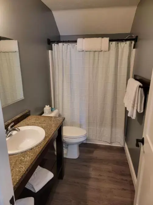 Bathroom in New England Inn & Lodge