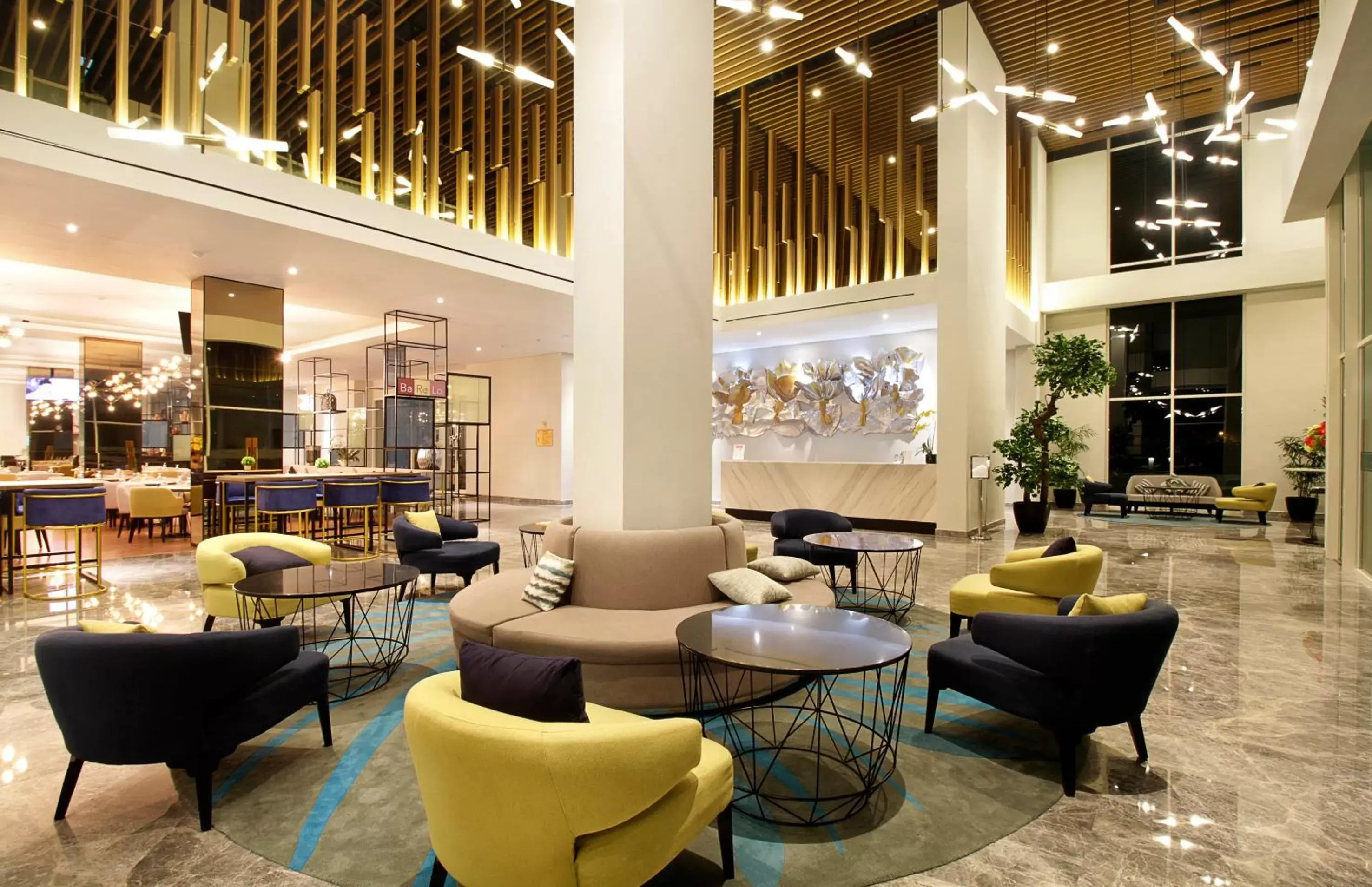 Lobby or reception, Lounge/Bar in Swiss-Belinn Airport Surabaya