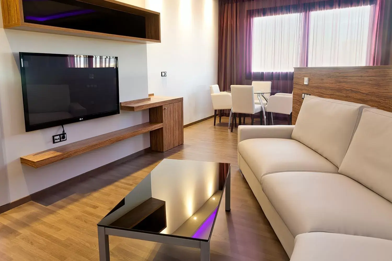 TV and multimedia, TV/Entertainment Center in Dña Monse Hotel Spa & Golf