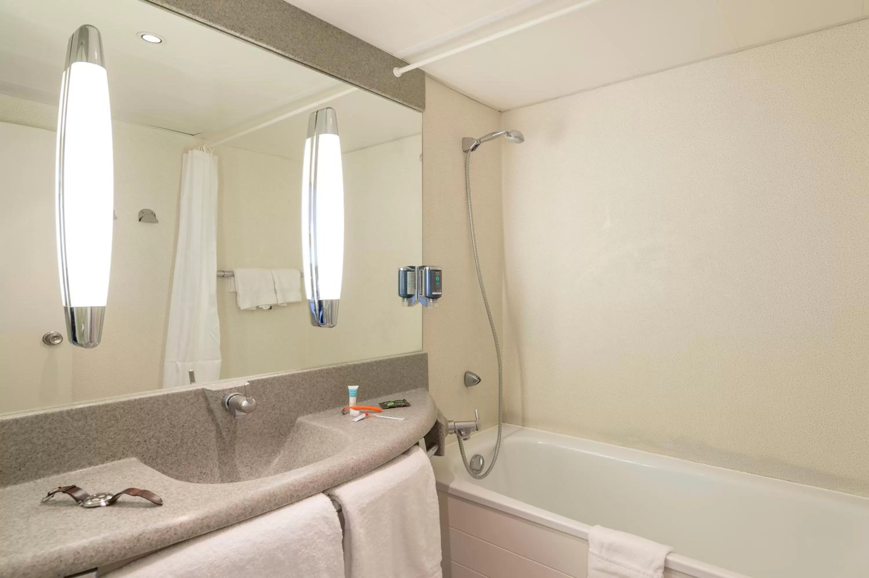 Bathroom in Hôtel Novotel Valenciennes