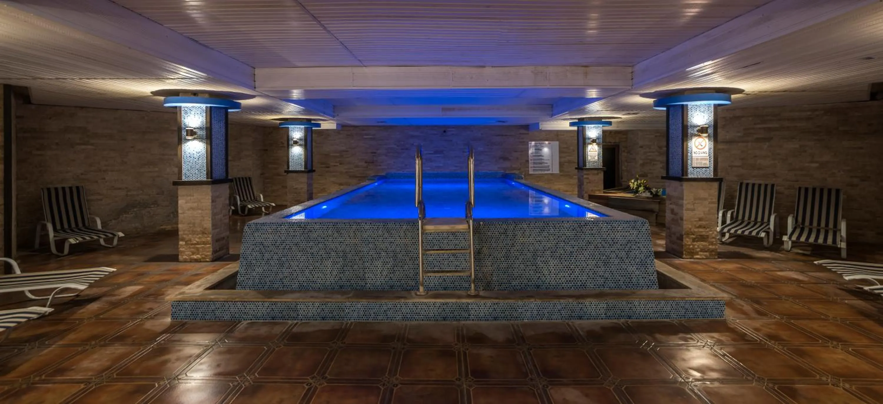 Swimming pool in Tac Premier Hotel & Spa