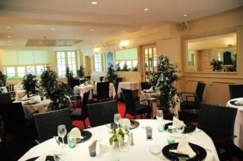 Banquet/Function facilities, Restaurant/Places to Eat in Absolue Renaissance