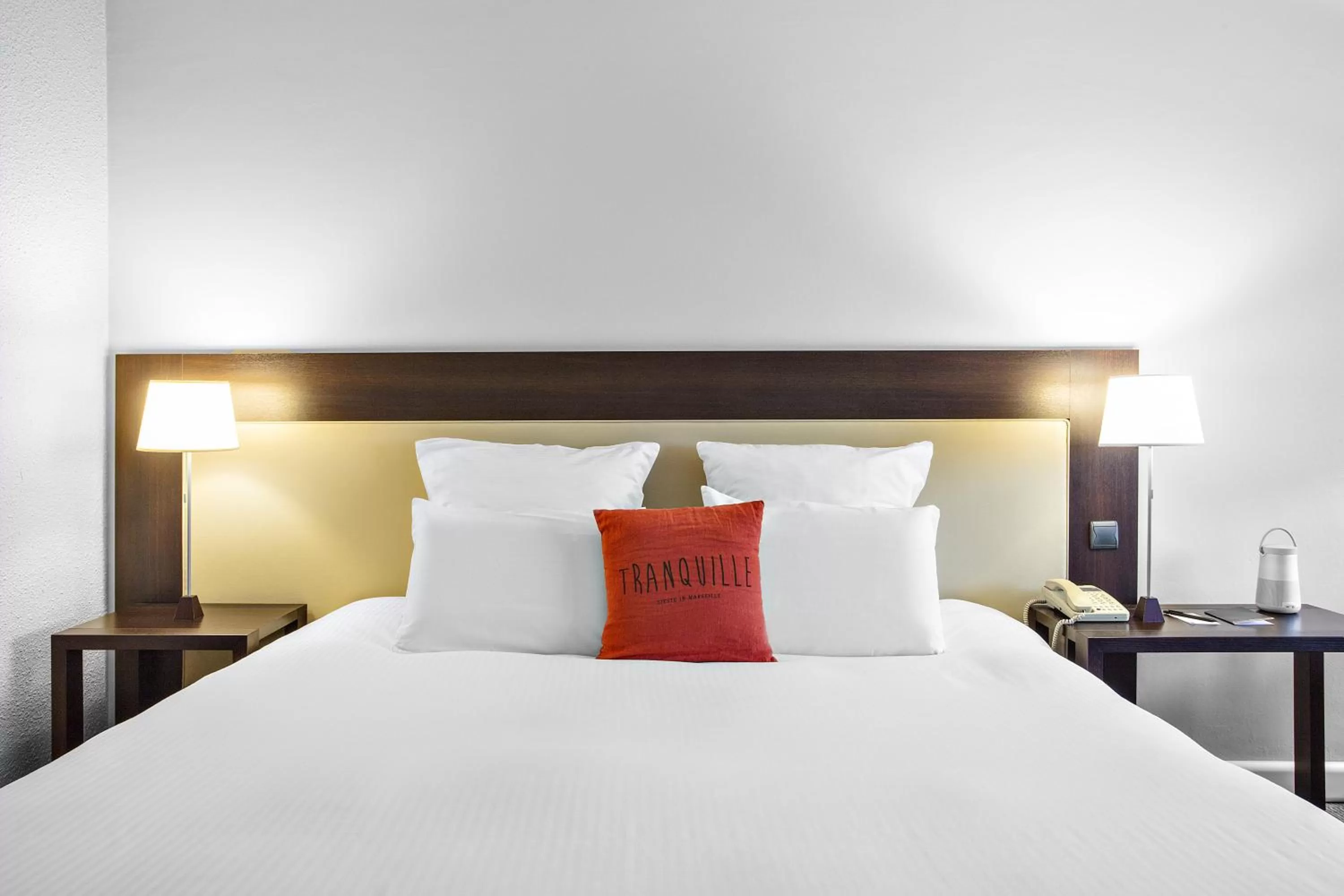 Bedroom, Bed in Hilton Garden Inn Marseille Provence Airport