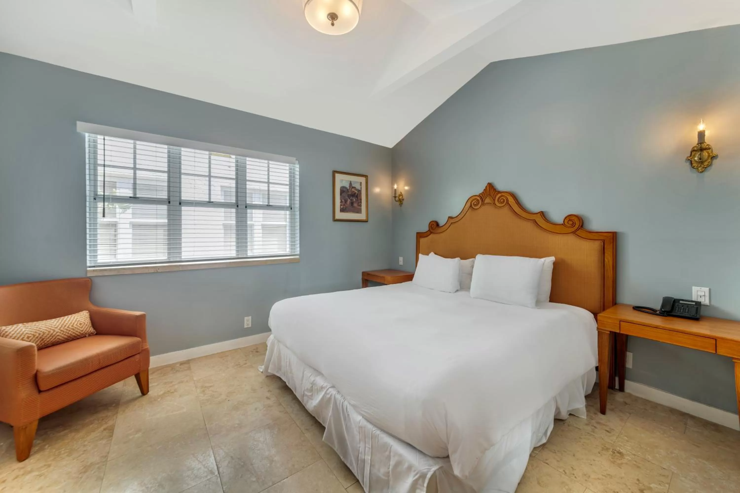 Bed in Hotel Impala by LuxUrban