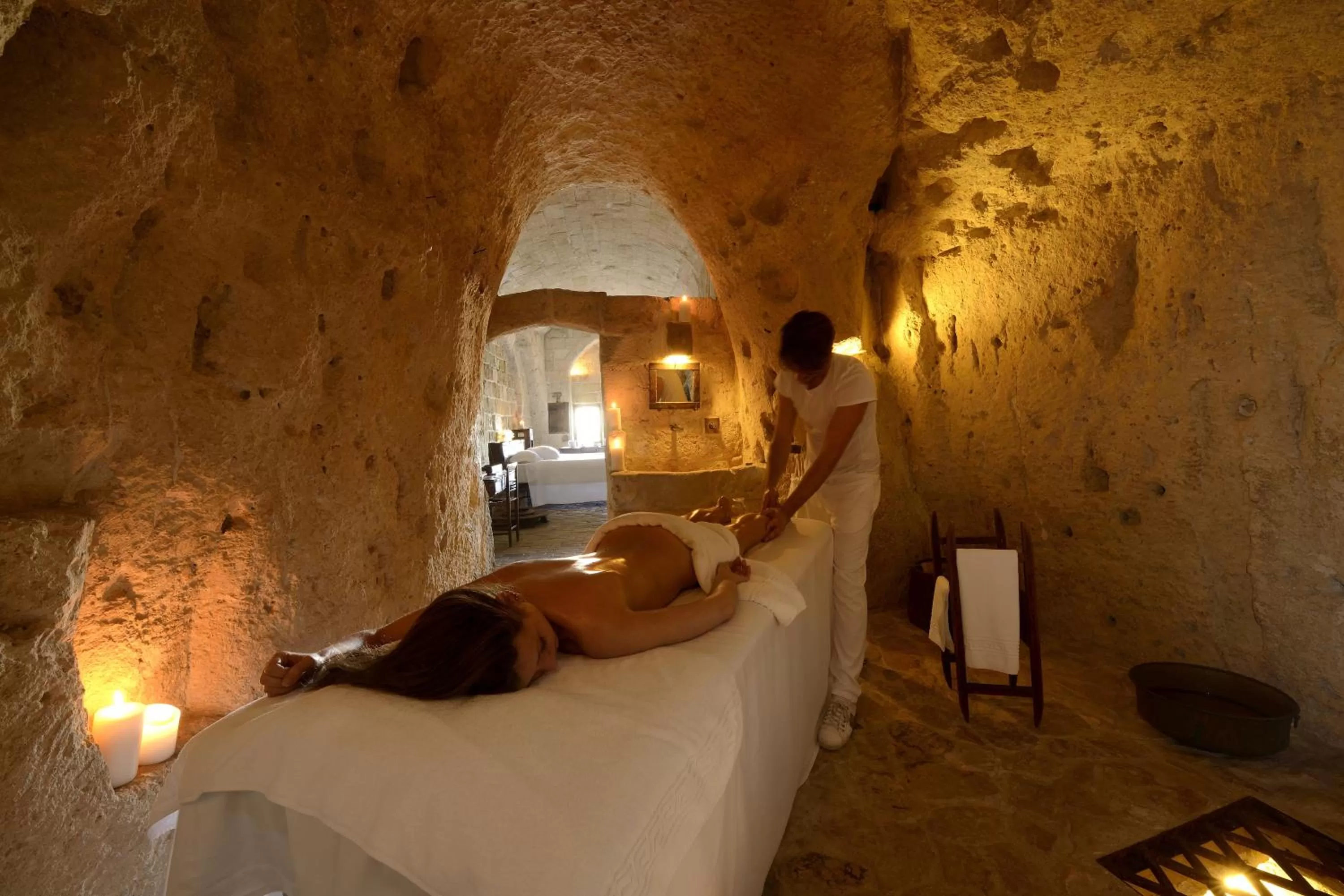 Massage in Sextantio Le Grotte Della Civita