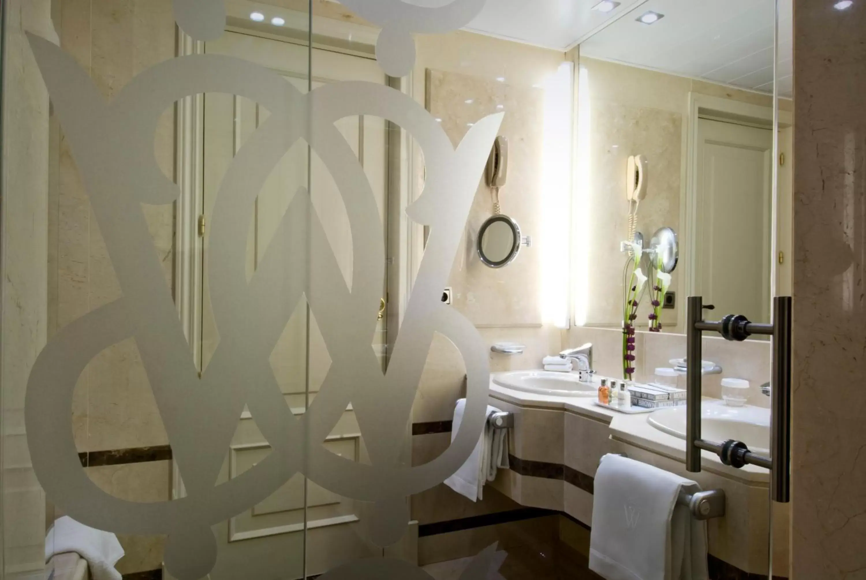 Bathroom in Wellington Hotel & Spa Madrid