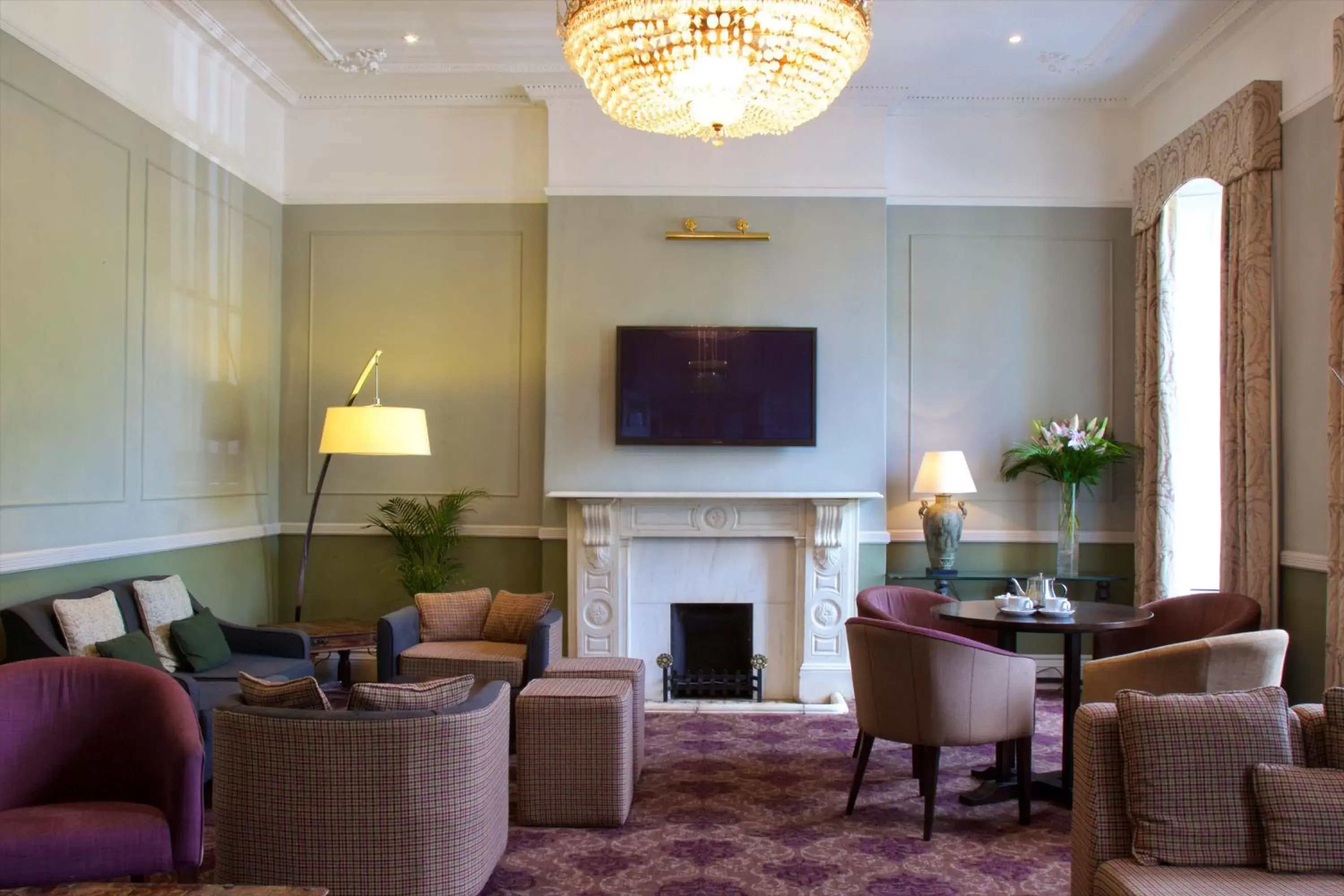 Communal lounge/ TV room, Seating Area in London Chigwell Prince Regent Hotel, BW Signature Collection