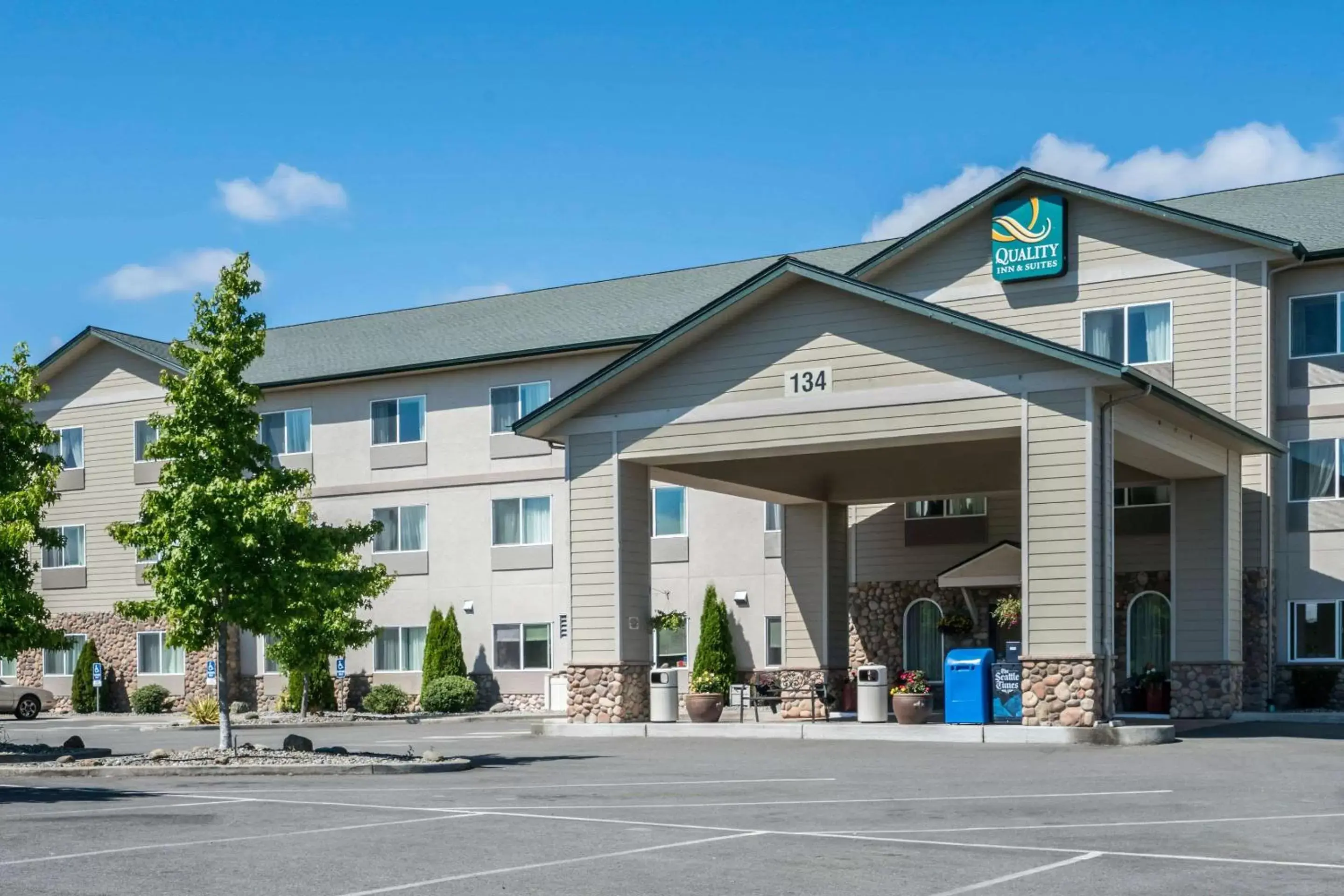 Property building in Quality Inn & Suites Sequim at Olympic National Park