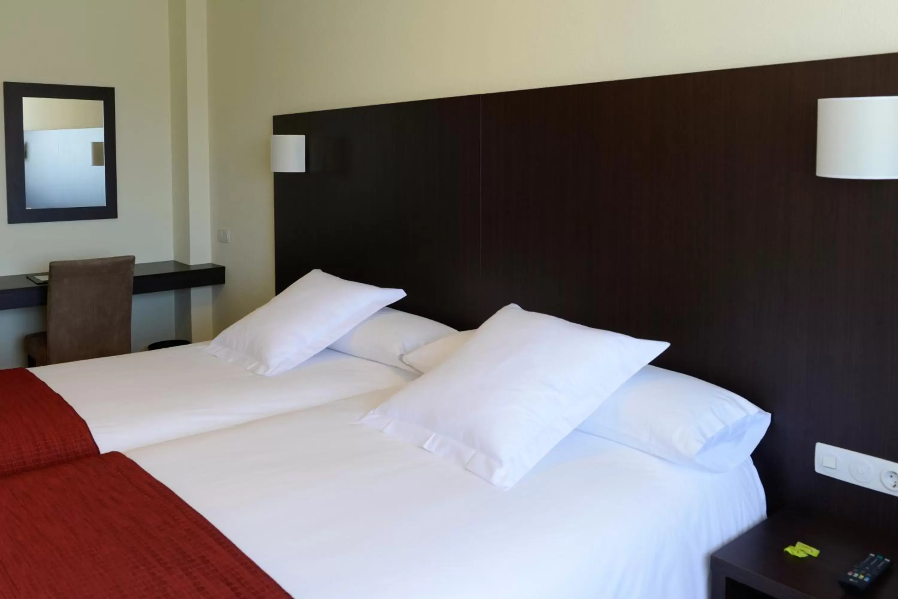 Triple Room in Hotel Santiago Apóstol Triple Room in Hotel Santiago Apóstol