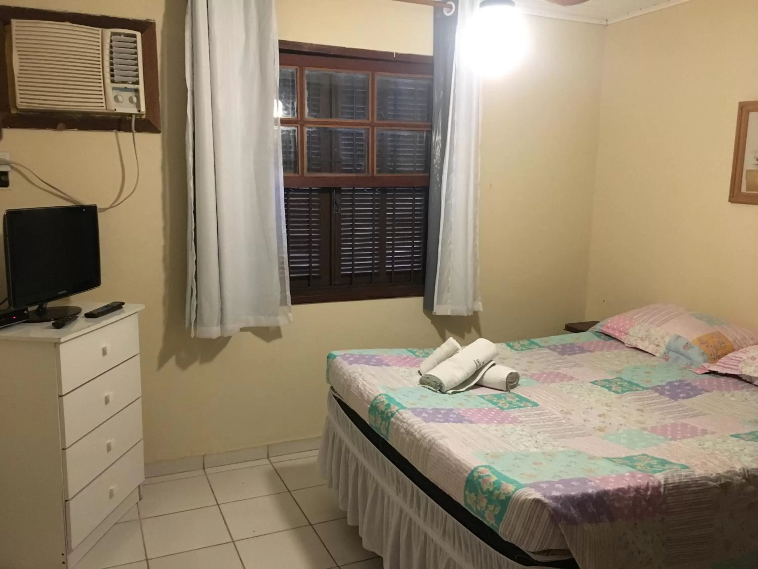 Bedroom, Bed in Pousada Saint Germain