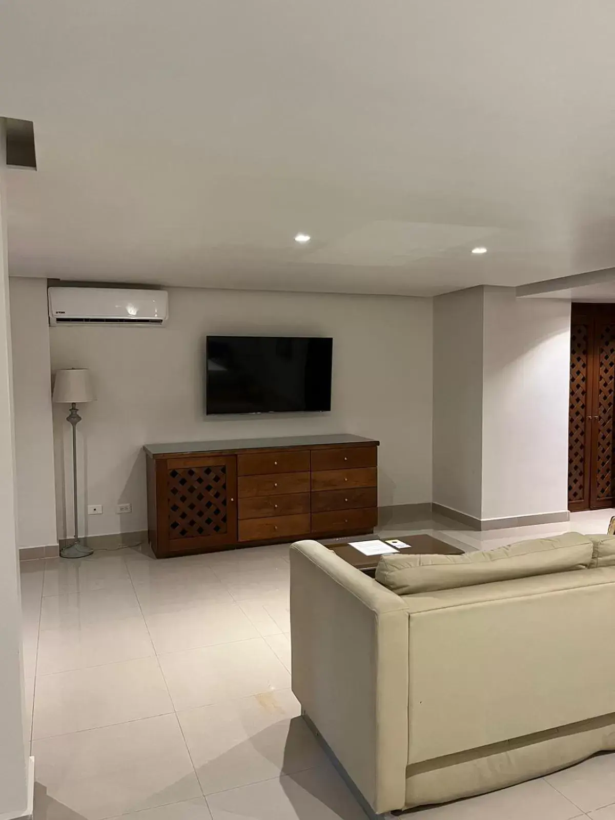 Bedroom, TV/Entertainment Center in Hotel Plaza Kokai Cancún