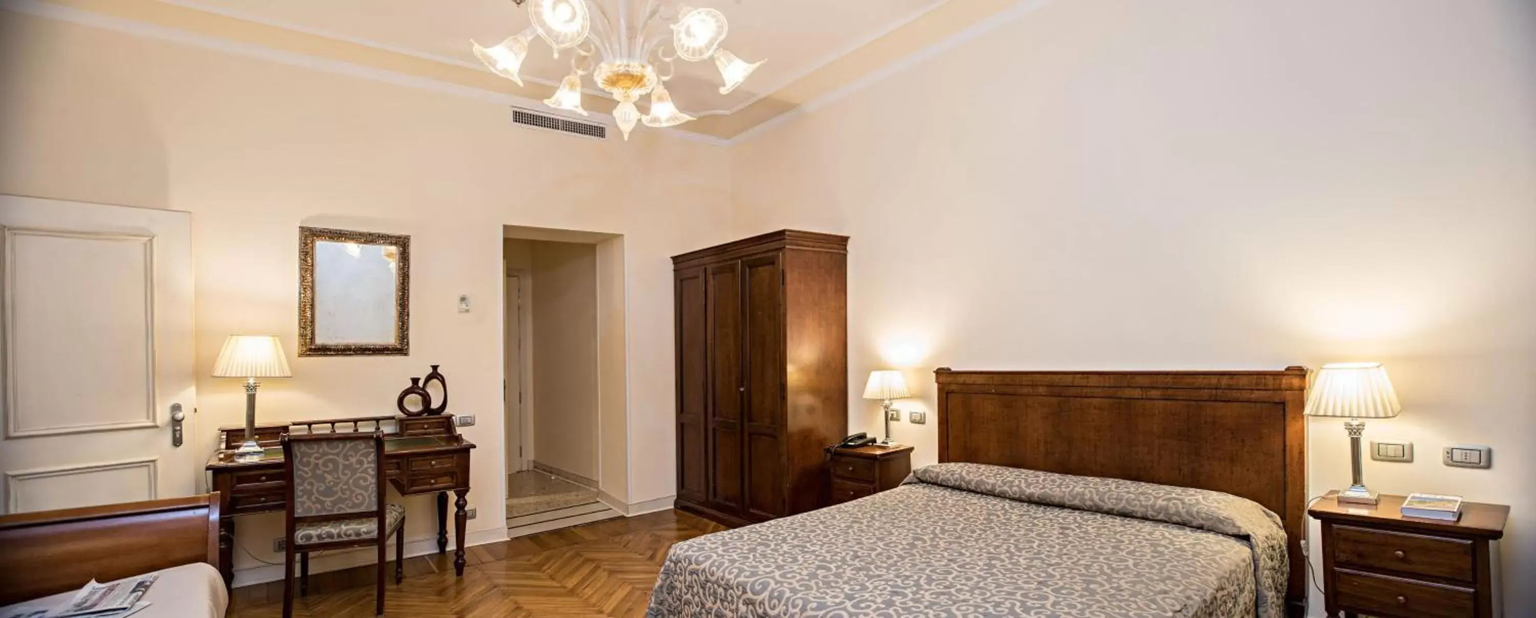 Bedroom, Bed in Hotel Dell'Opera