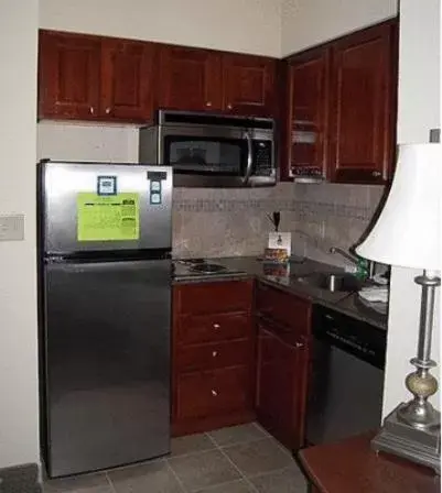 Kitchen or kitchenette, Kitchen/Kitchenette in Staybridge Suites Lafayette-Airport, an IHG Hotel