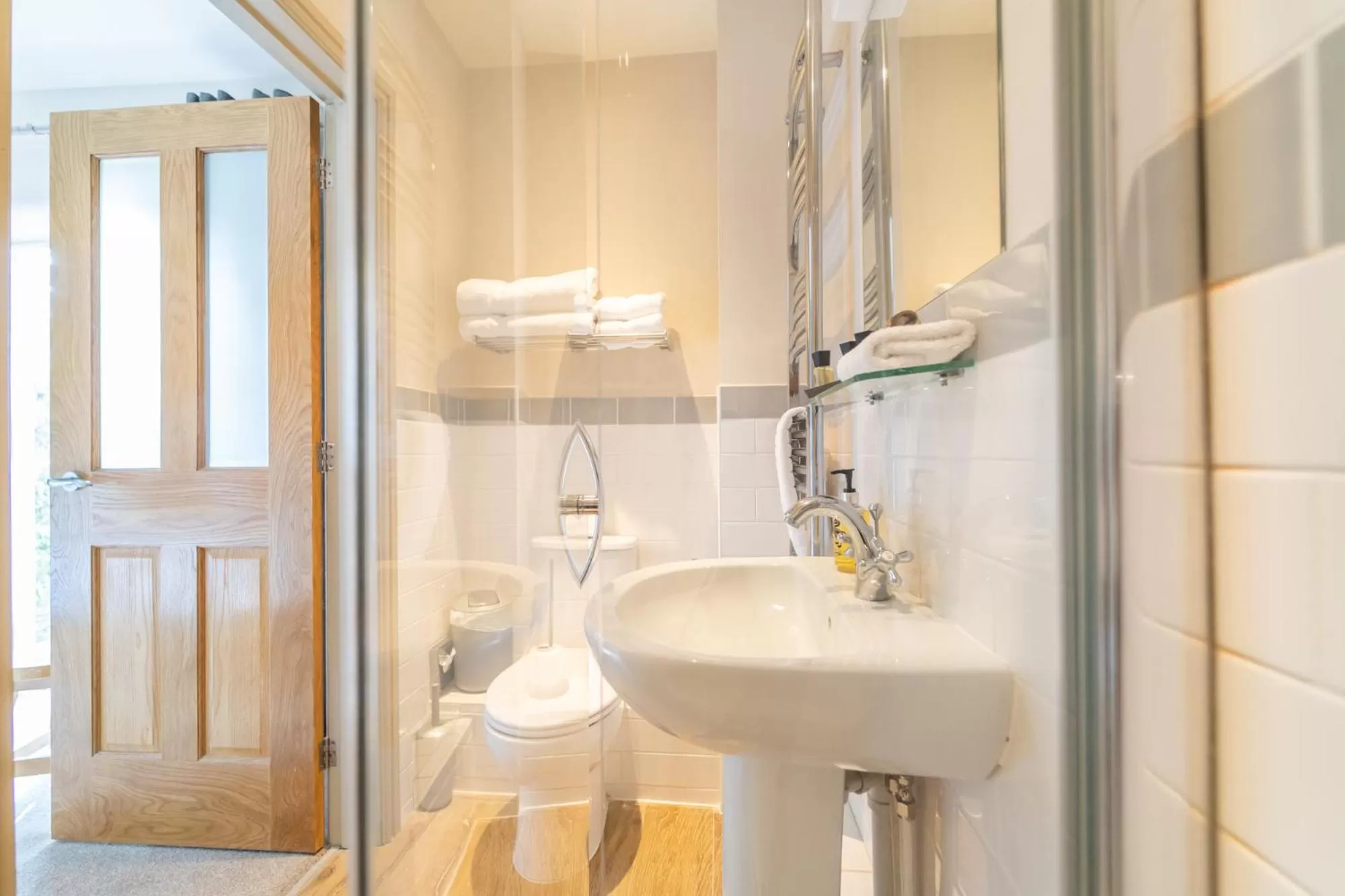 Shower in The Honingham Buck