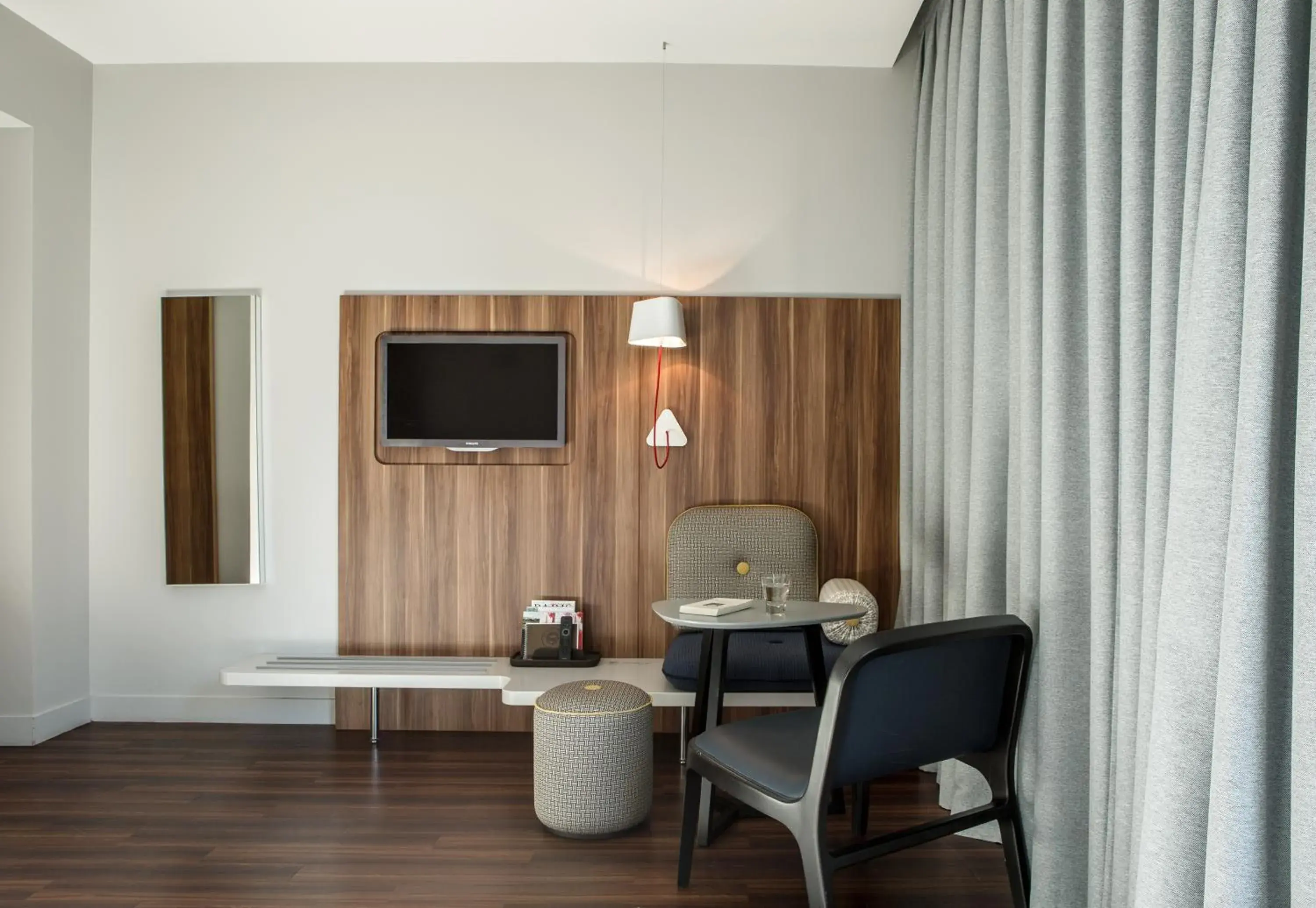 Seating area, TV/Entertainment Center in Hotel Atrium