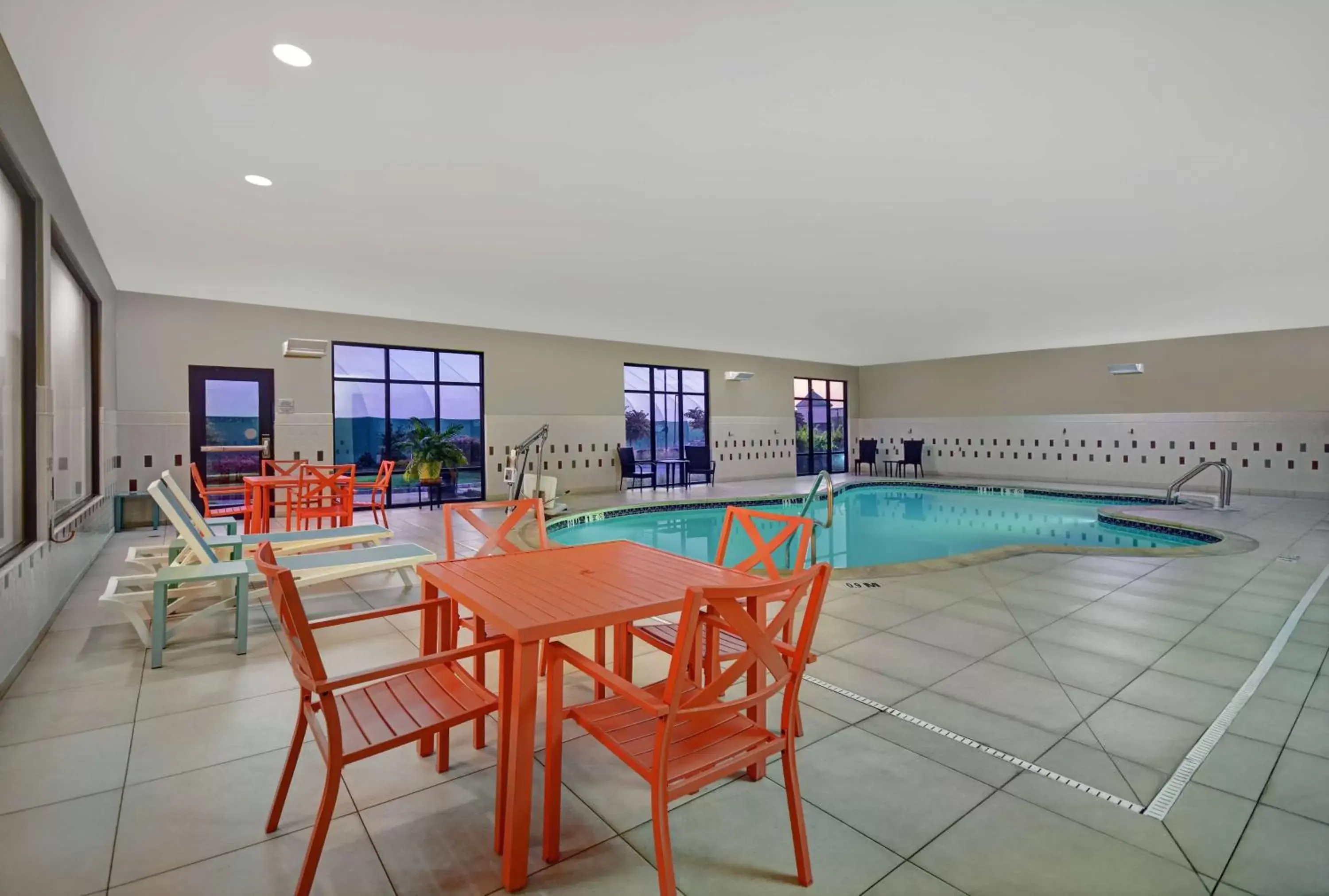Swimming pool in Hampton Inn and Suites Robbinsville