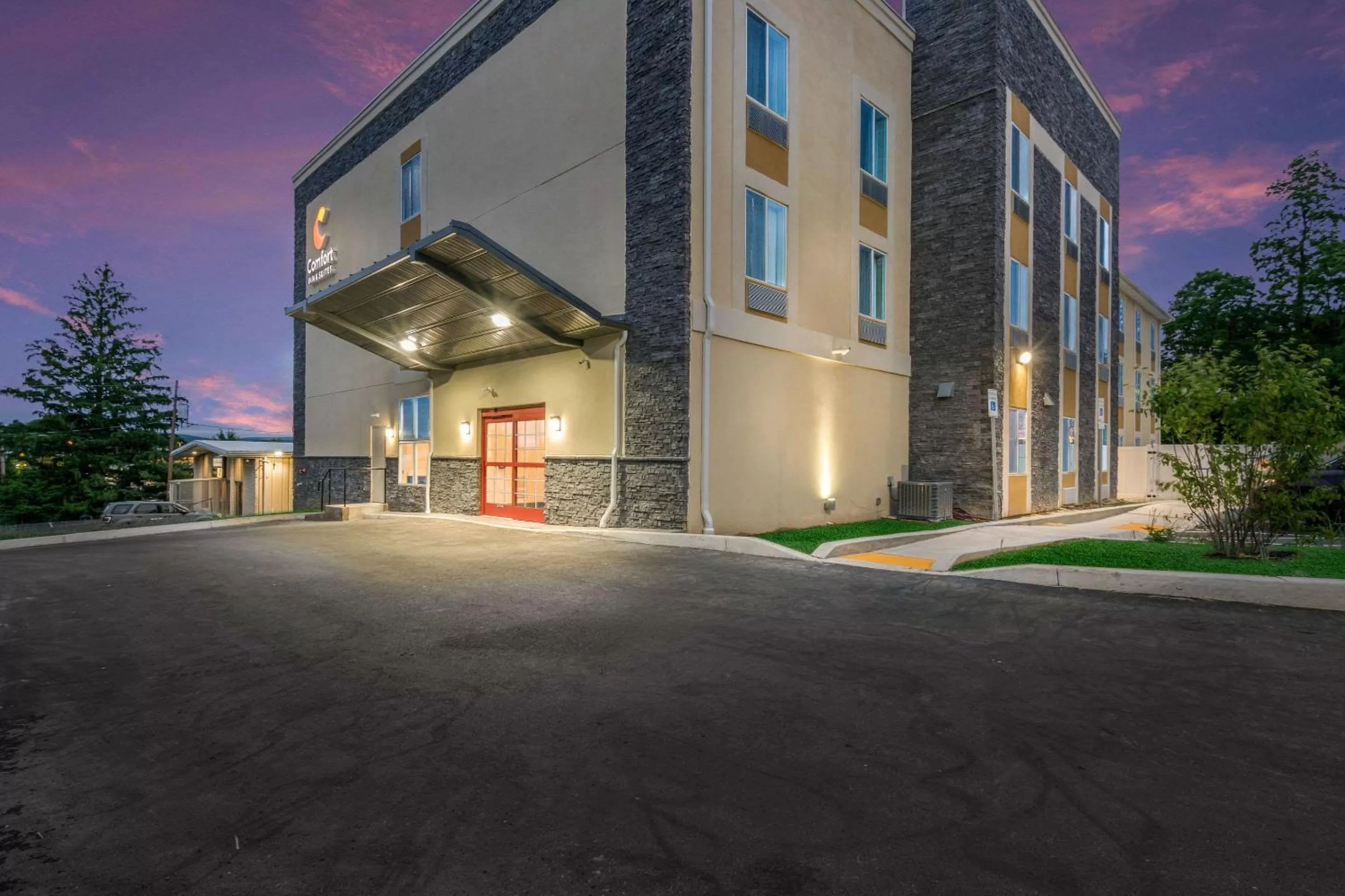 Property building in Comfort Inn & Suites Harrisburg - Hershey West