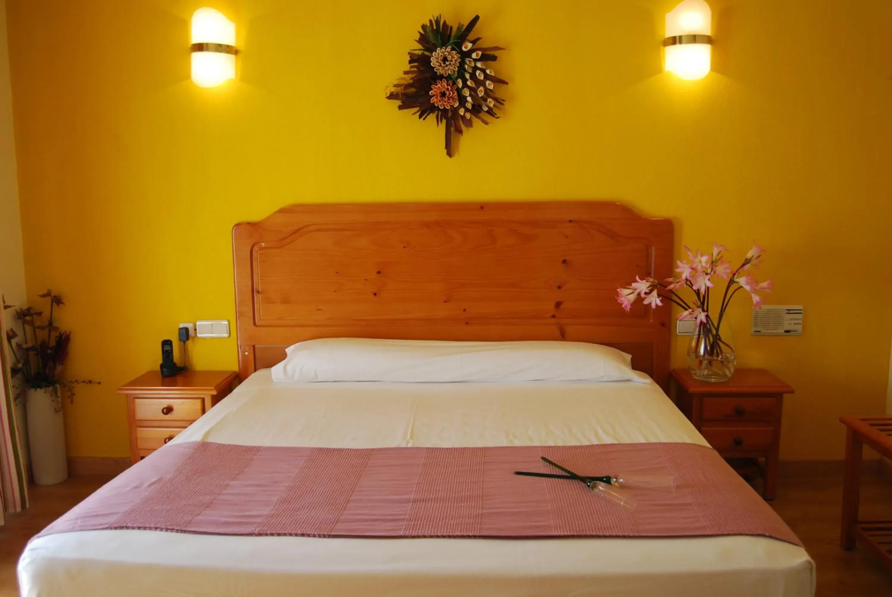 Bedroom, Bed in Hotel Los Templarios