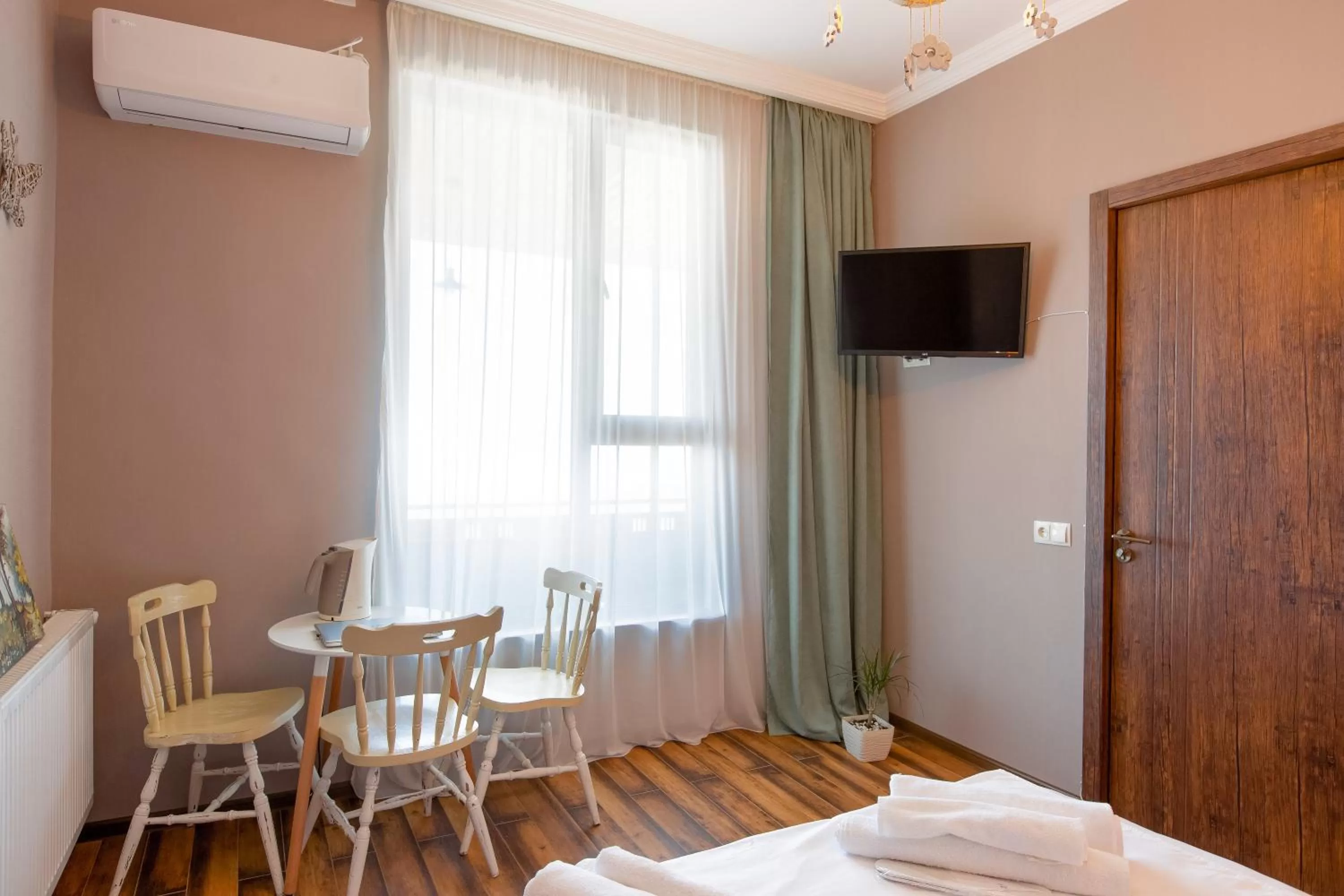 Bedroom, Bed in 4 Rooms