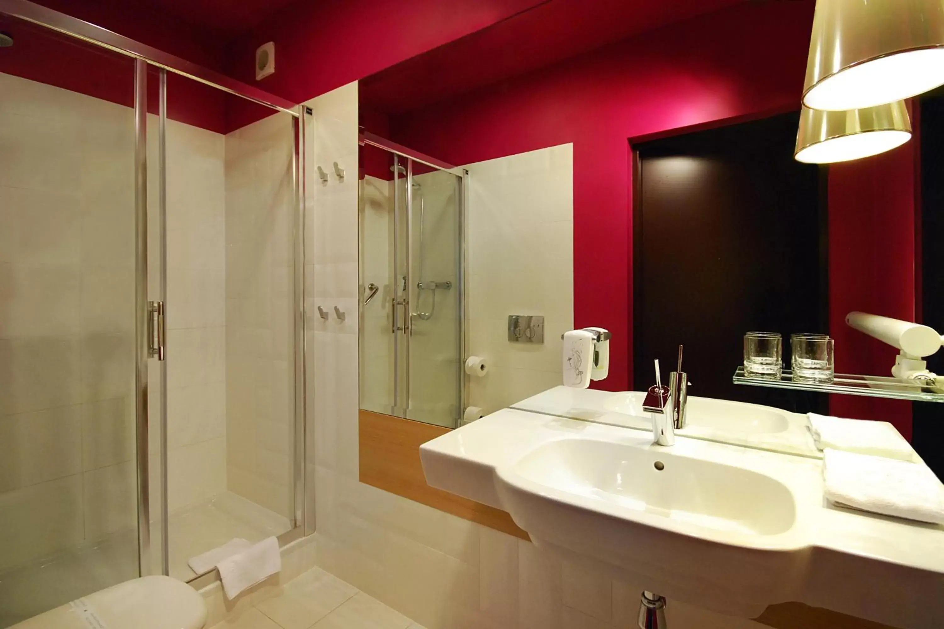 Shower, Bathroom in Best Western Hotel Cristal