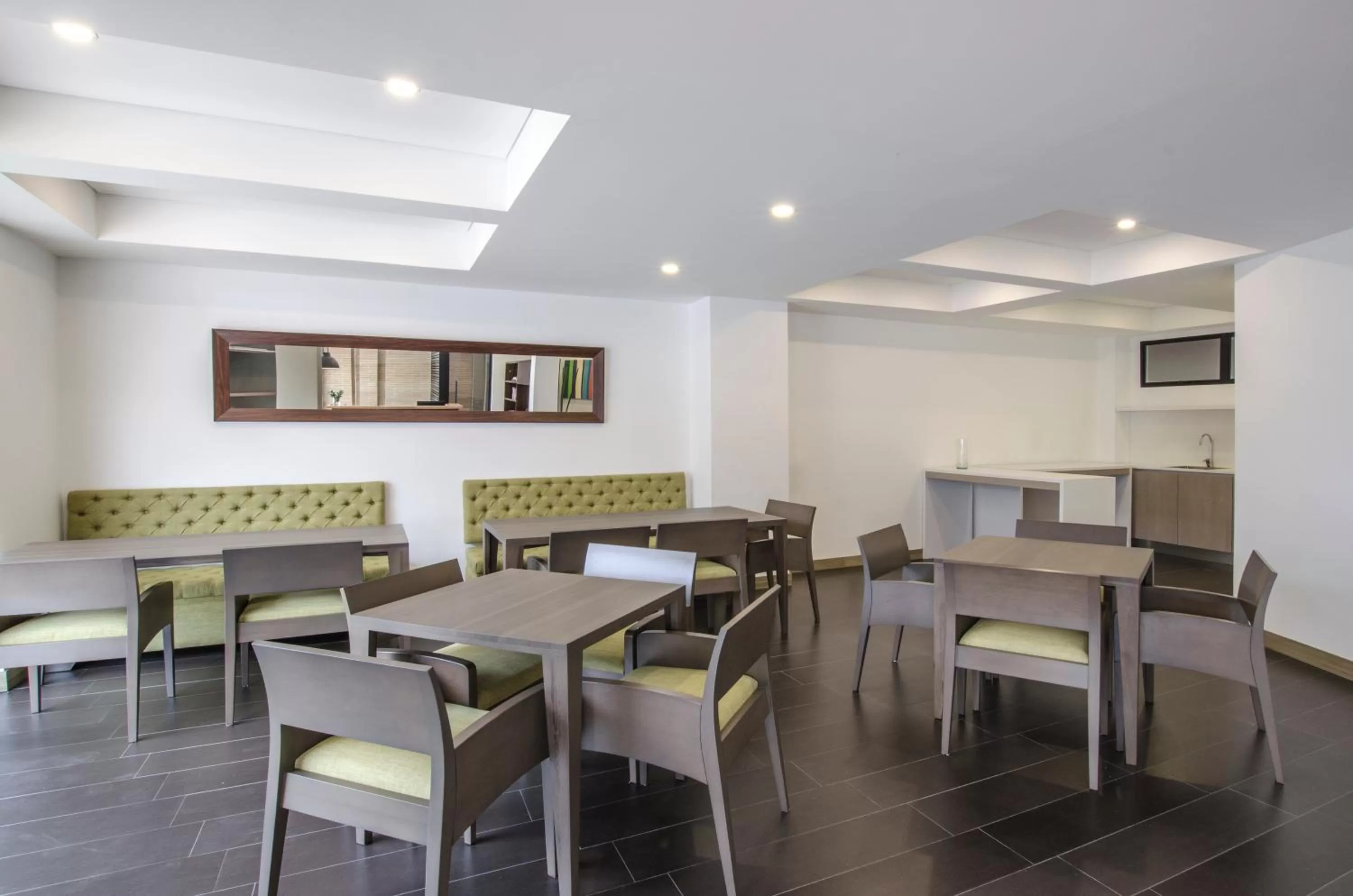 Restaurant/places to eat in ZITU 106