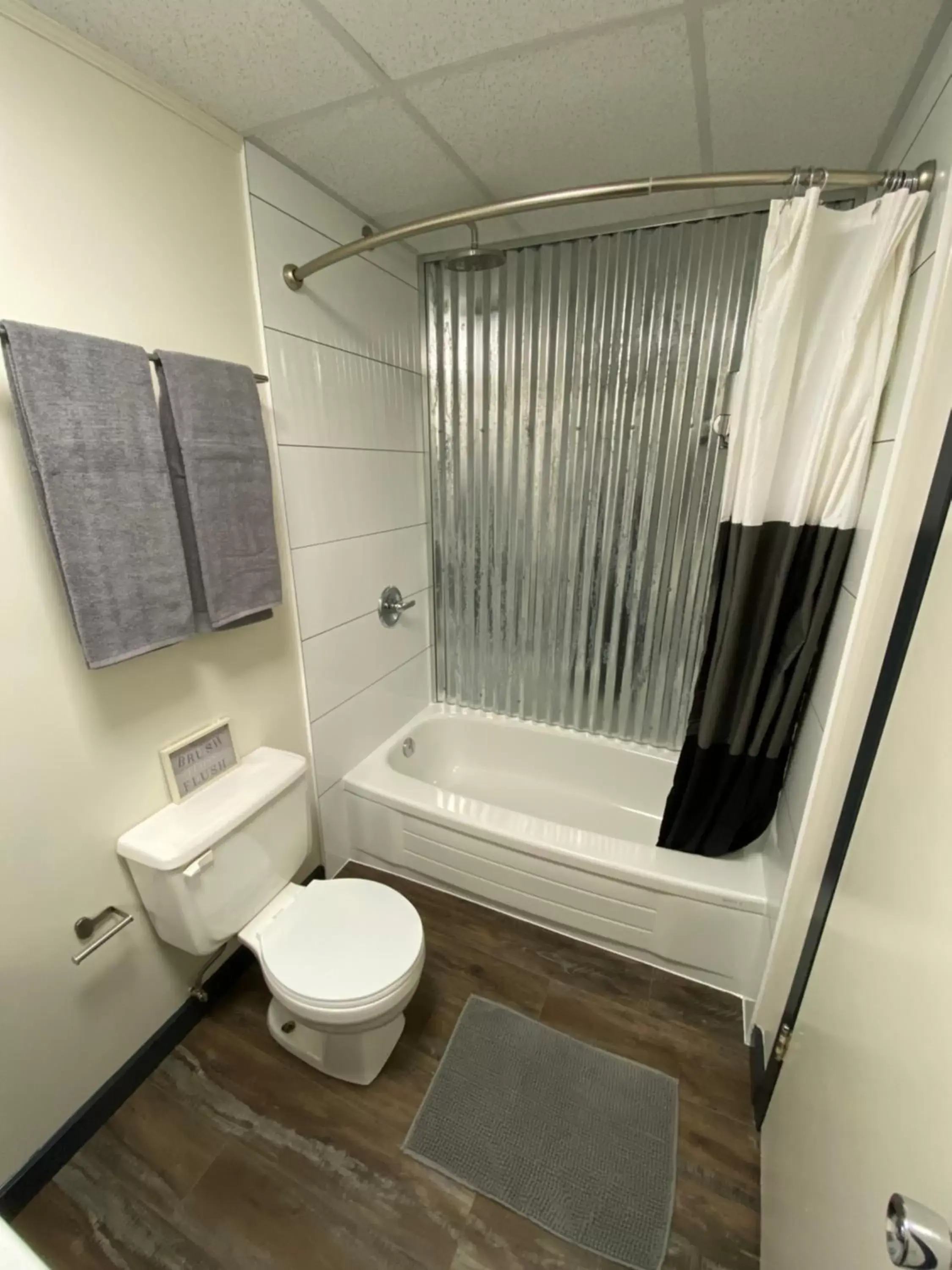 Shower, Bathroom in Dawson Lodge