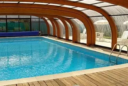 Swimming Pool in Hôtel Les Glaciers