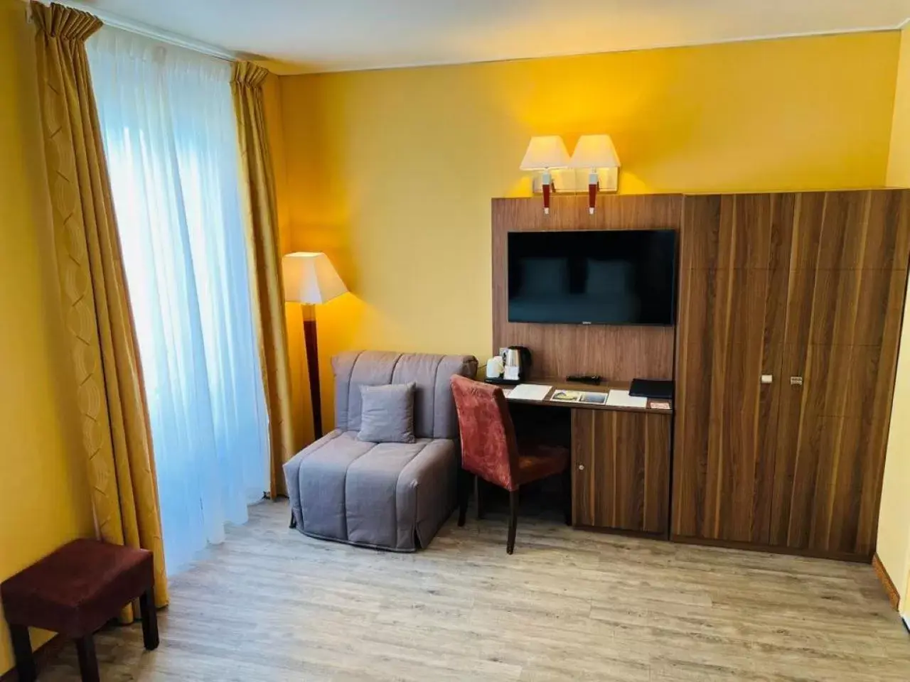 Bedroom, Seating Area in Hotel Capitole