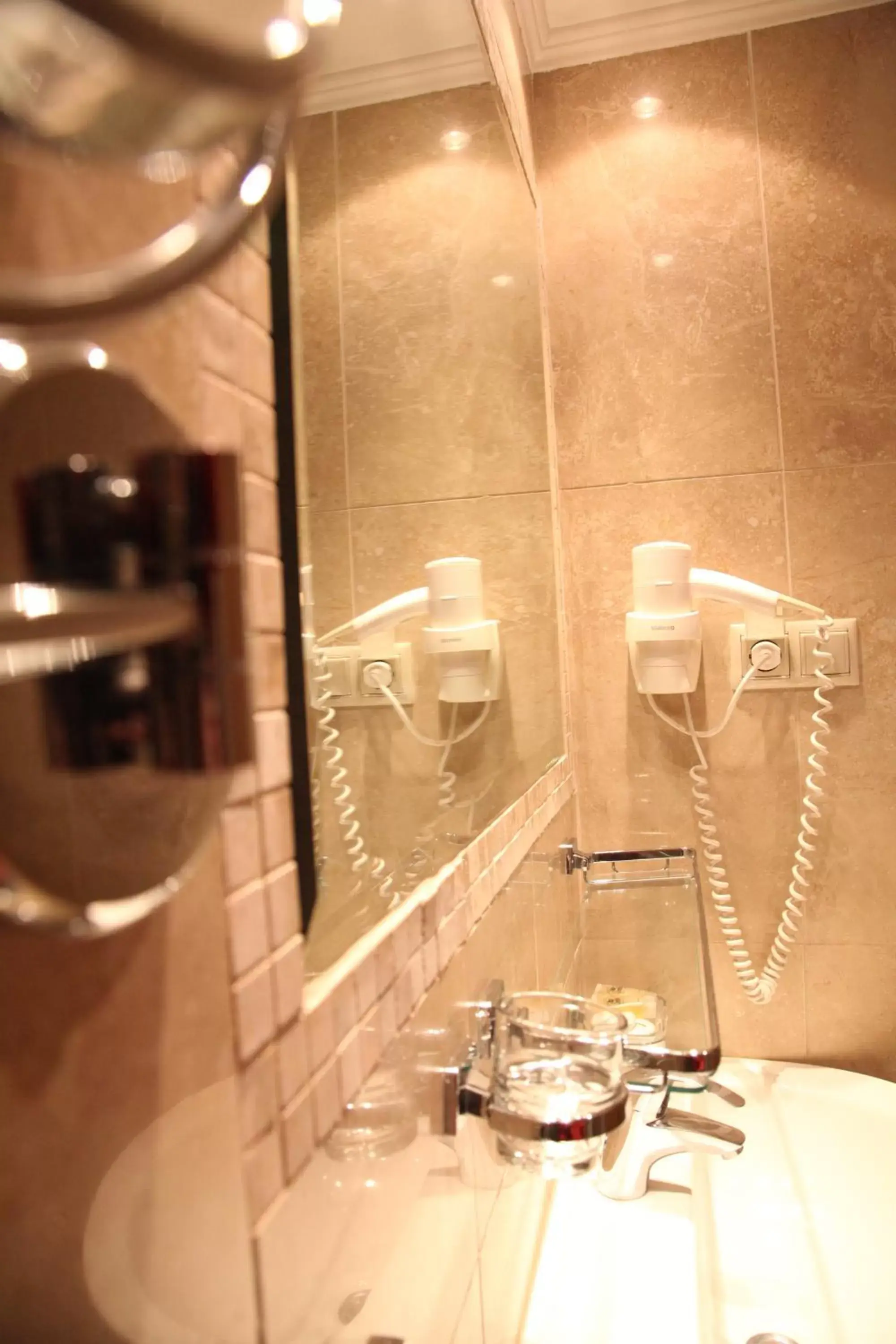 Bathroom, Restaurant/Places to Eat in Hotel Pantelidis