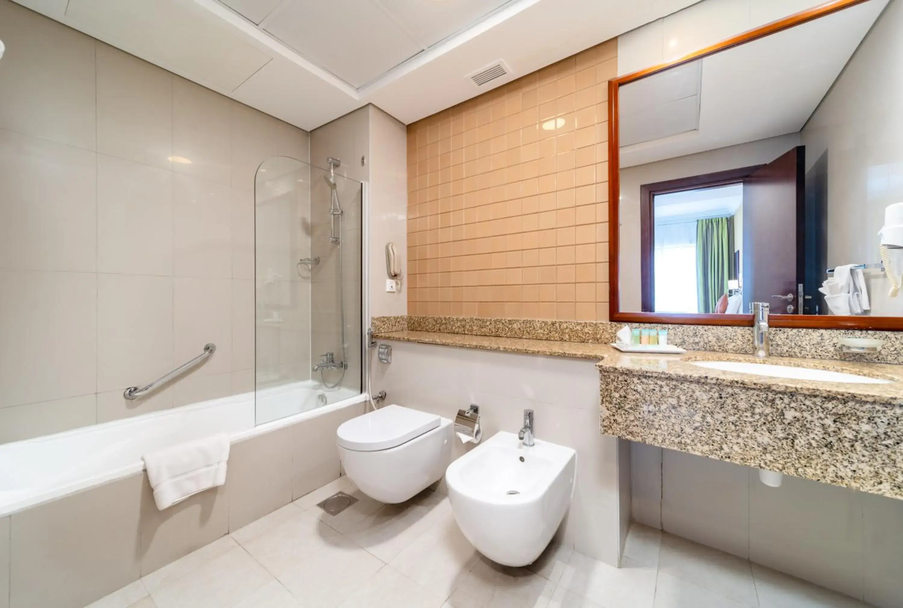 Bathroom in Star Metro Deira Hotel Apartments