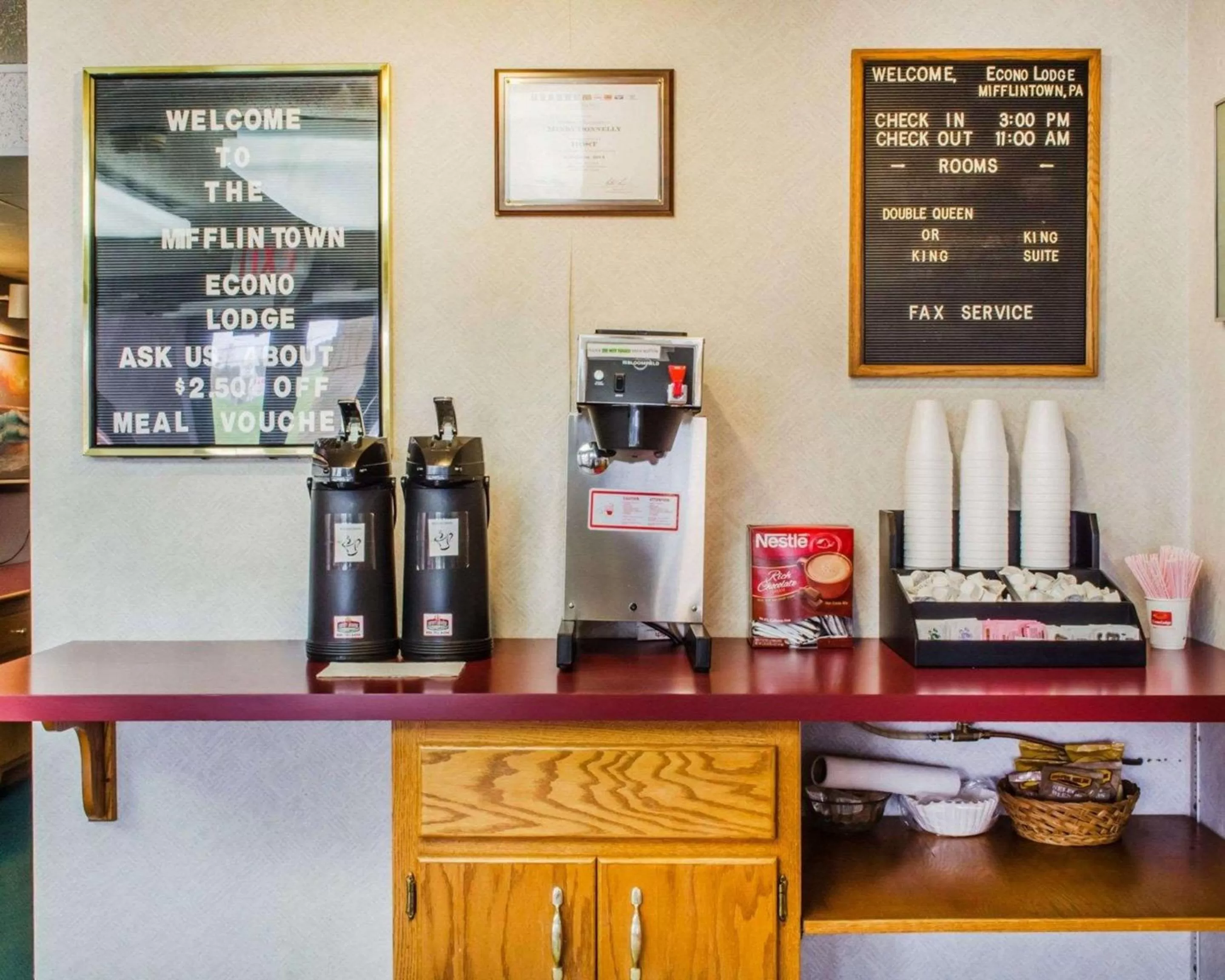 Restaurant/places to eat in Econo Lodge Mifflintown