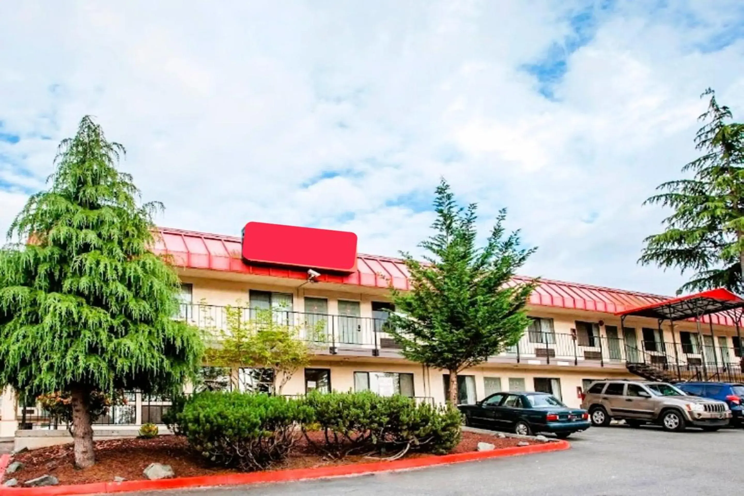 Parking, Property Building in Inn at Lake Washington