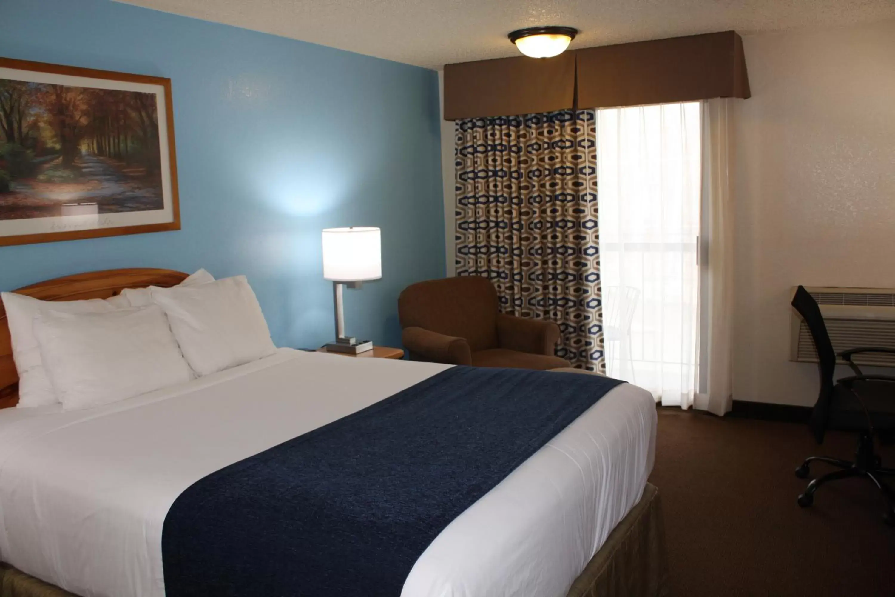 Bedroom, Bed in Baymont by Wyndham Yakima Riverfront