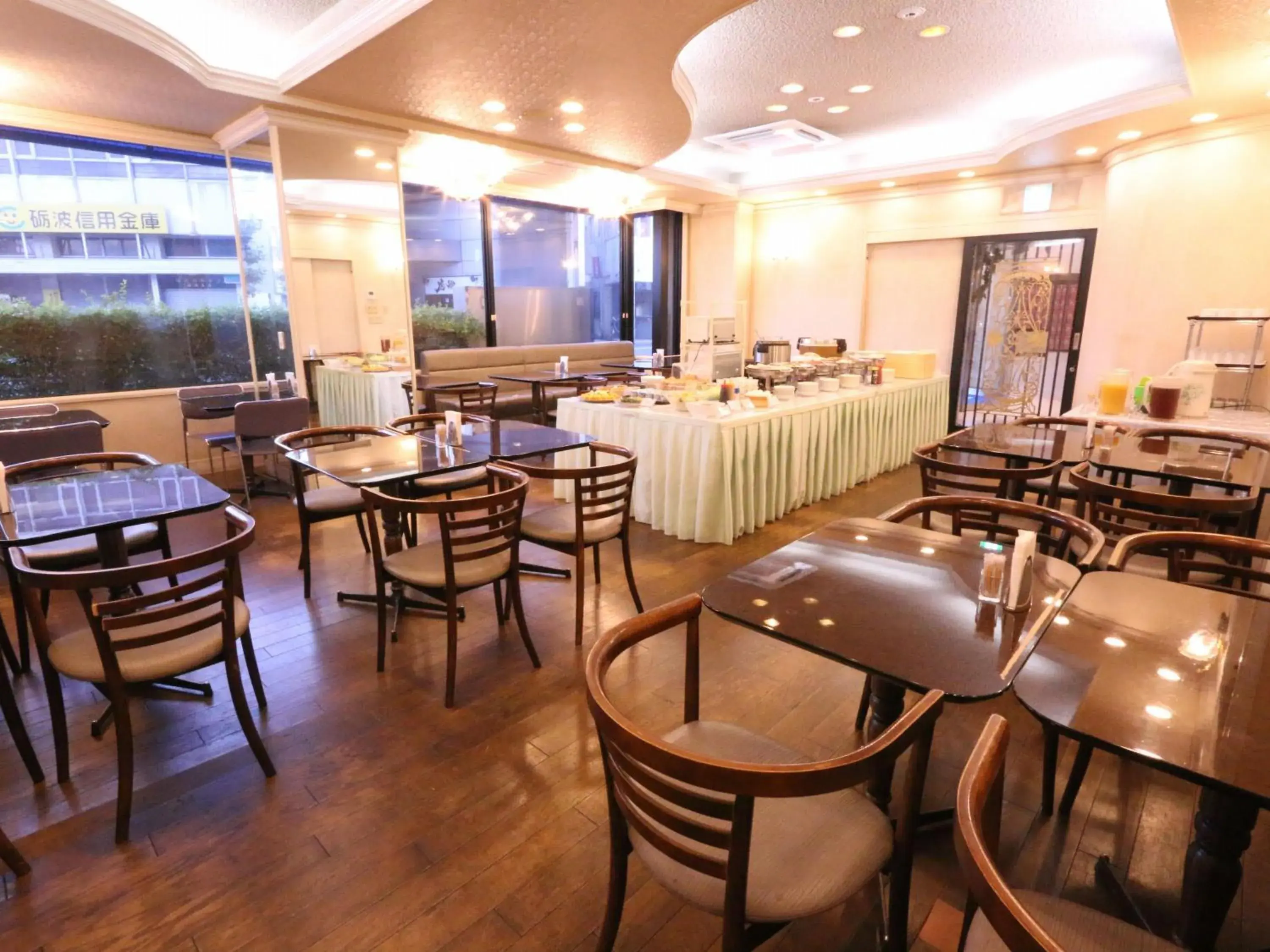 Restaurant/Places to Eat in Apa Hotel Tonami-Ekimae