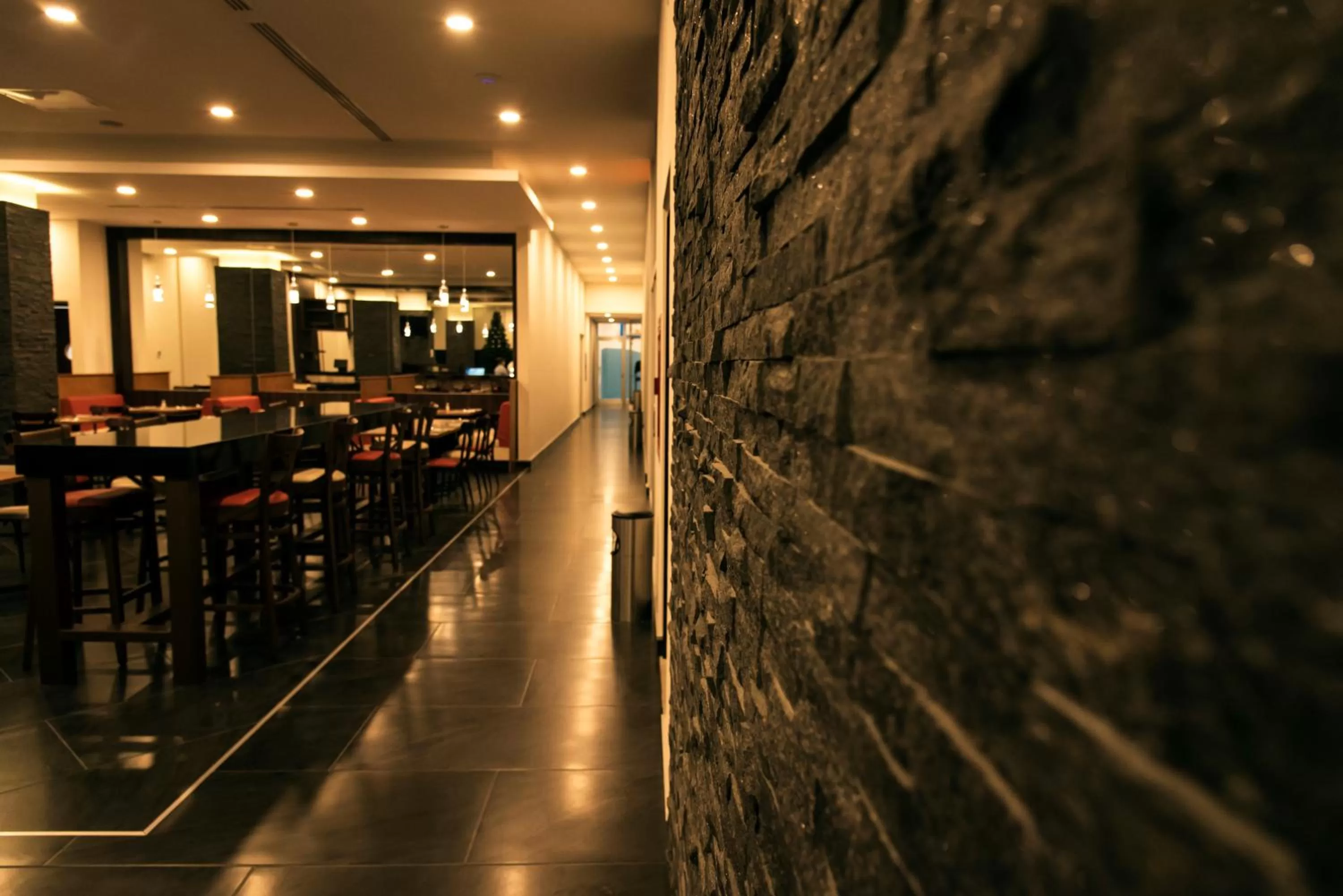 Restaurant/places to eat in Lithio Hotel