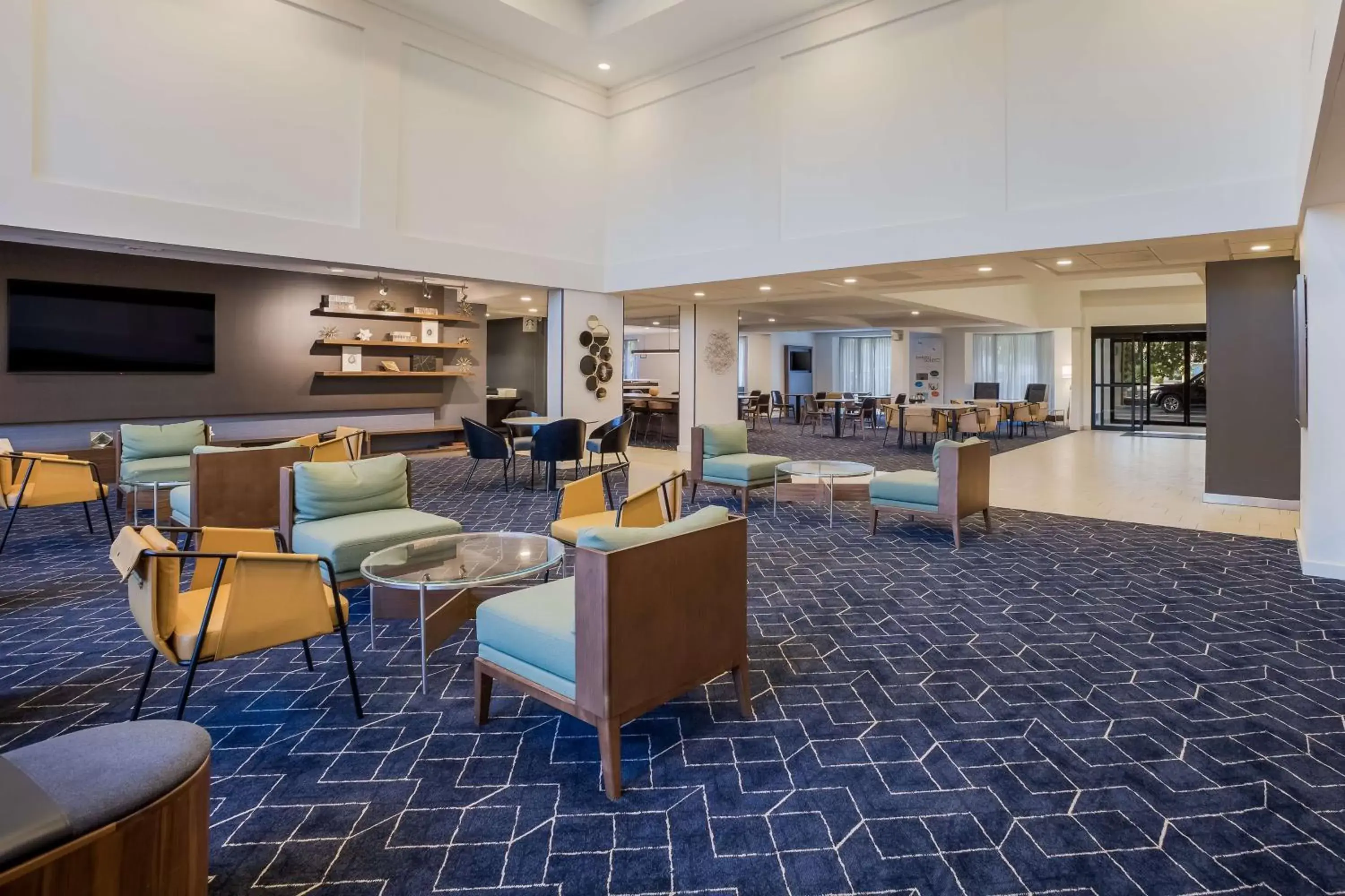 Lobby or reception, Lounge/Bar in Sonesta Select Phoenix Chandler