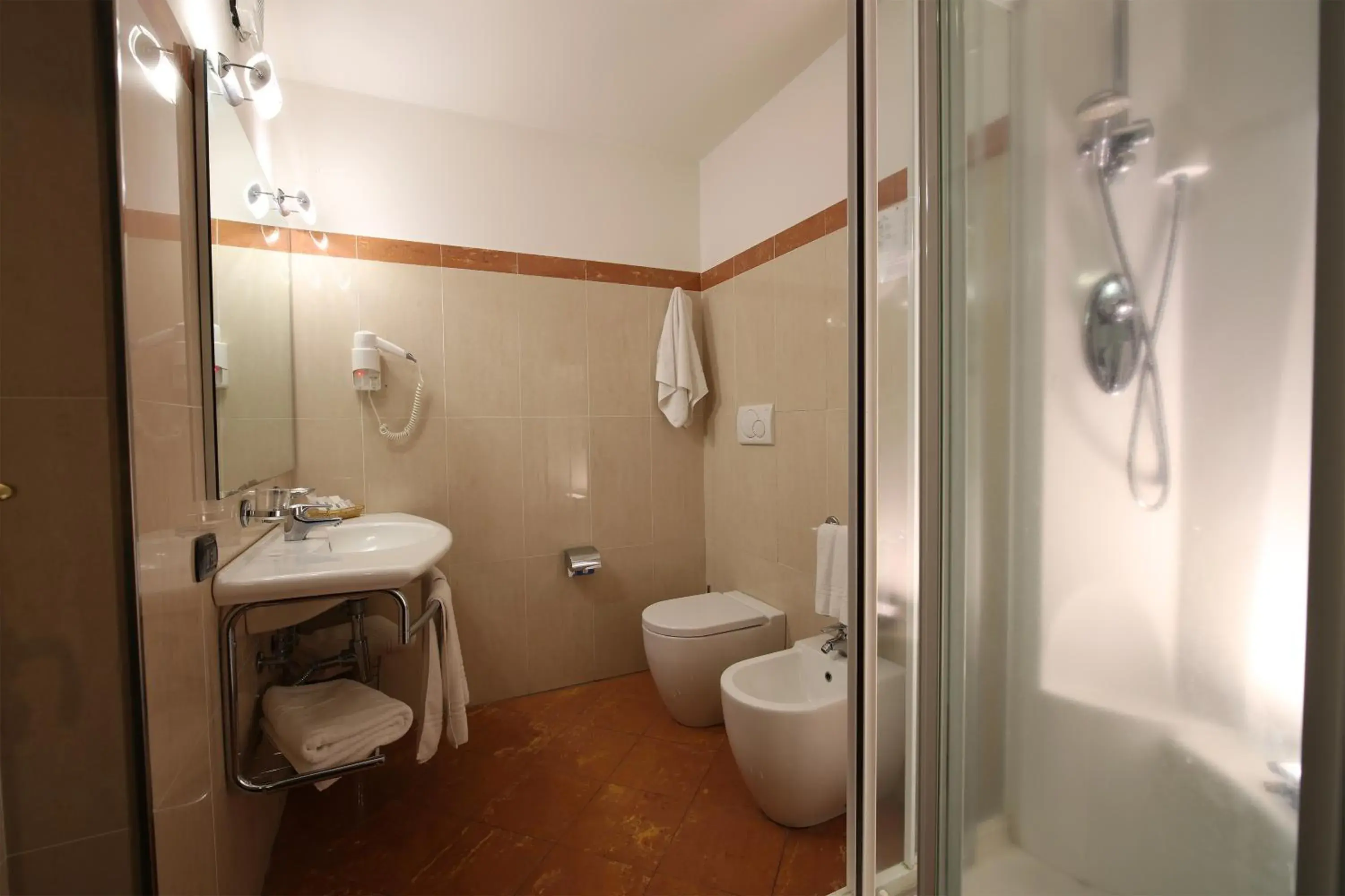 Shower, Bathroom in Grande Albergo Maugeri