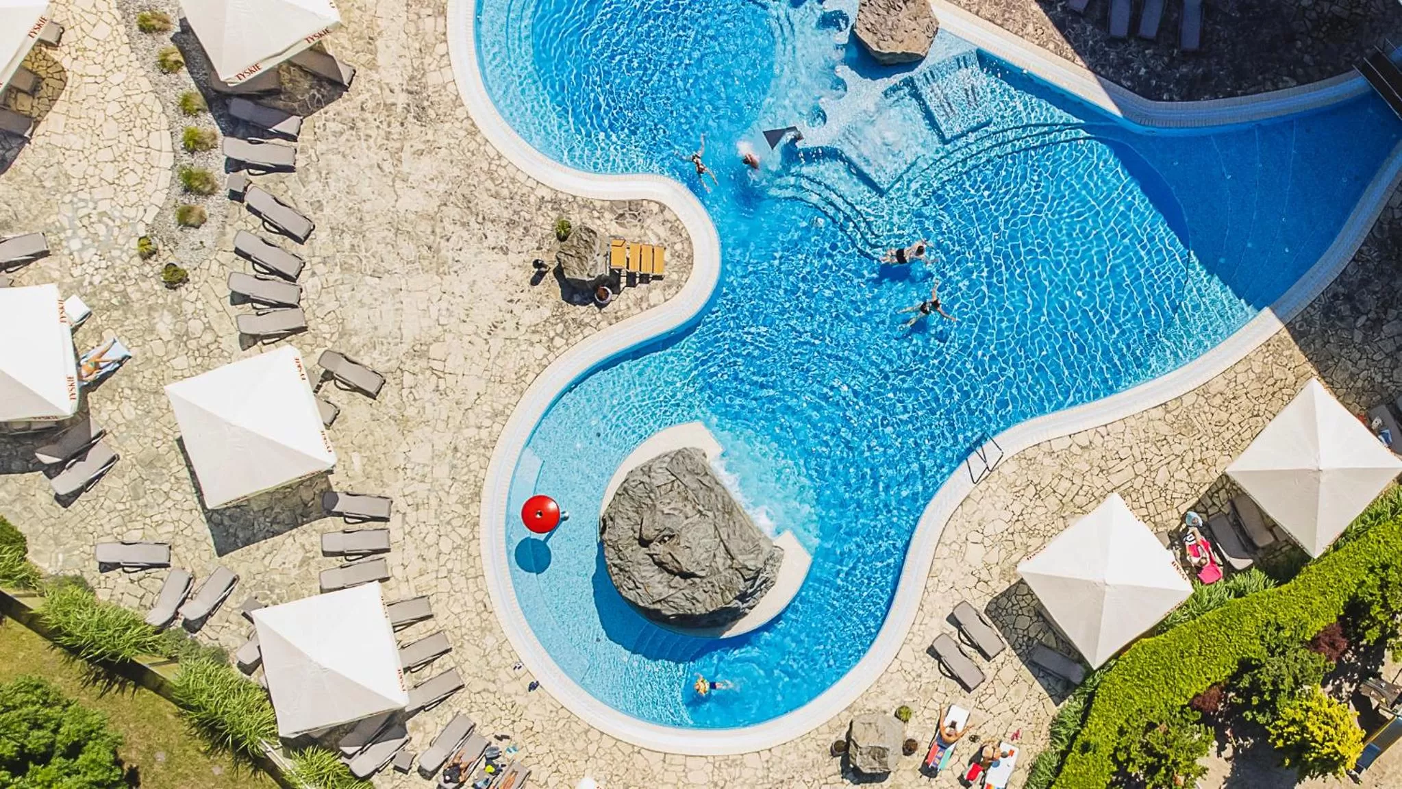 Swimming pool in Ikar Plaza