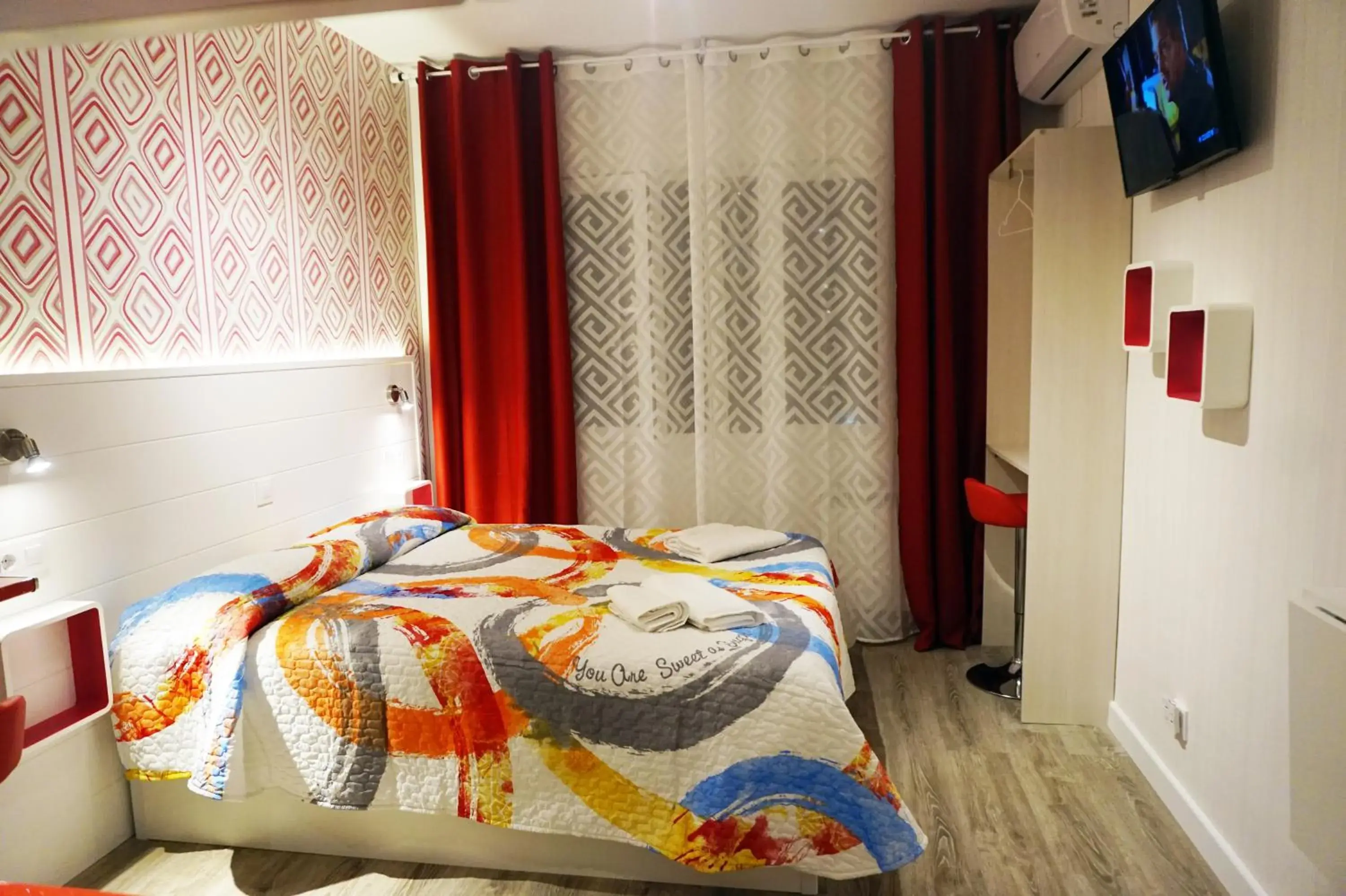 Photo of the whole room, Bed in Hostel Muchomadrid