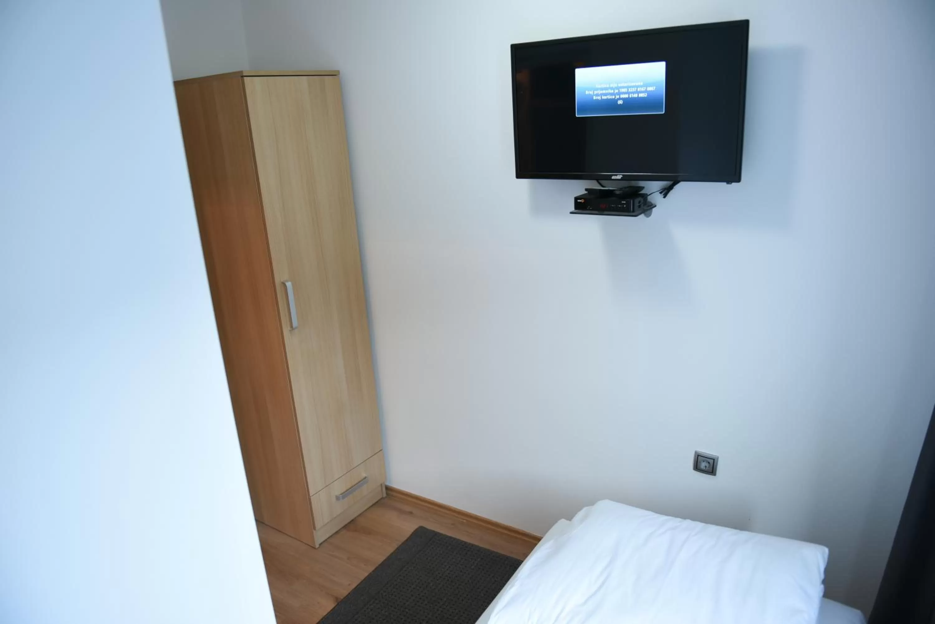 TV and multimedia, Bed in Motel Alibi