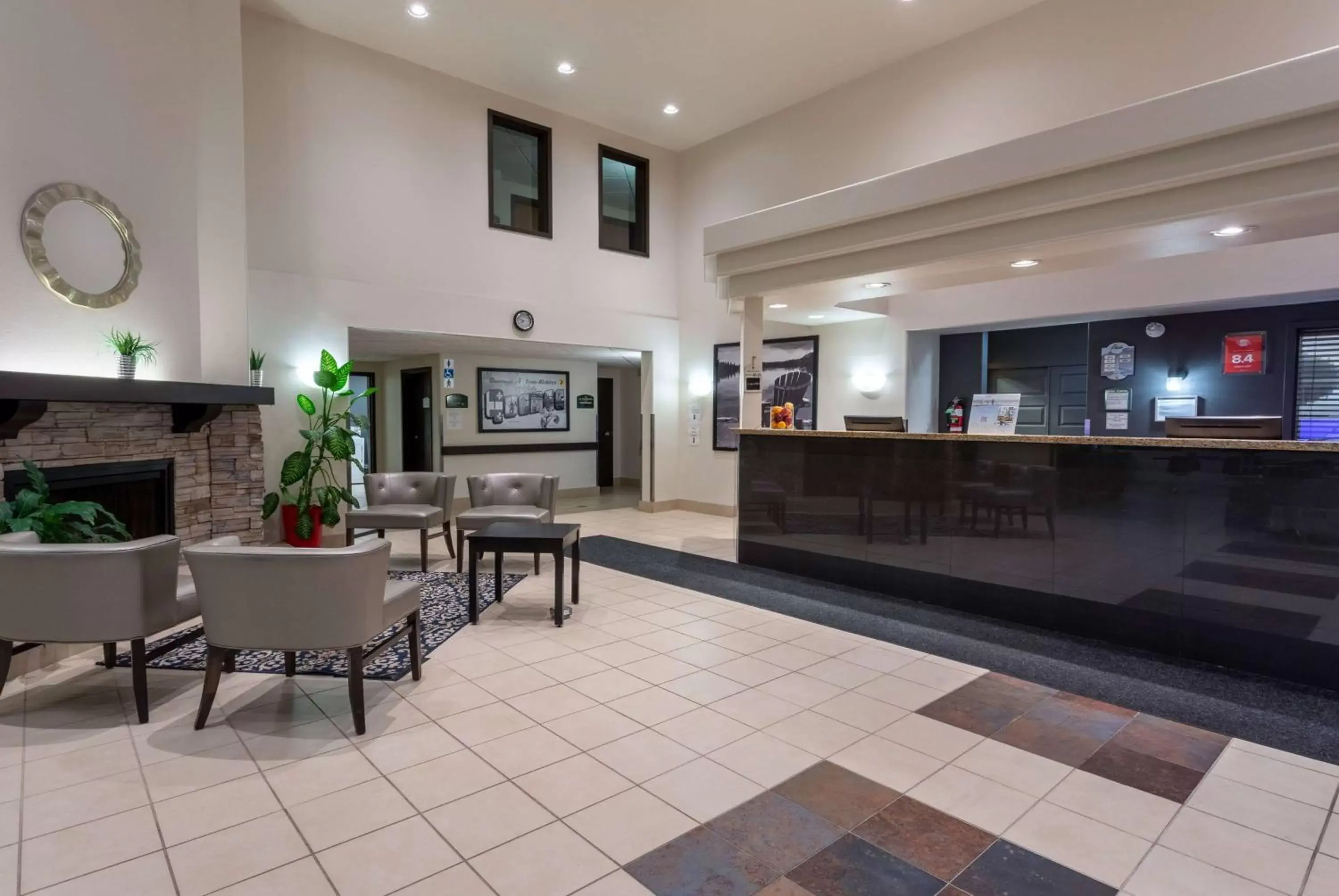 Lobby or reception, Lobby/Reception in Super 8 by Wyndham Trois-Rivieres