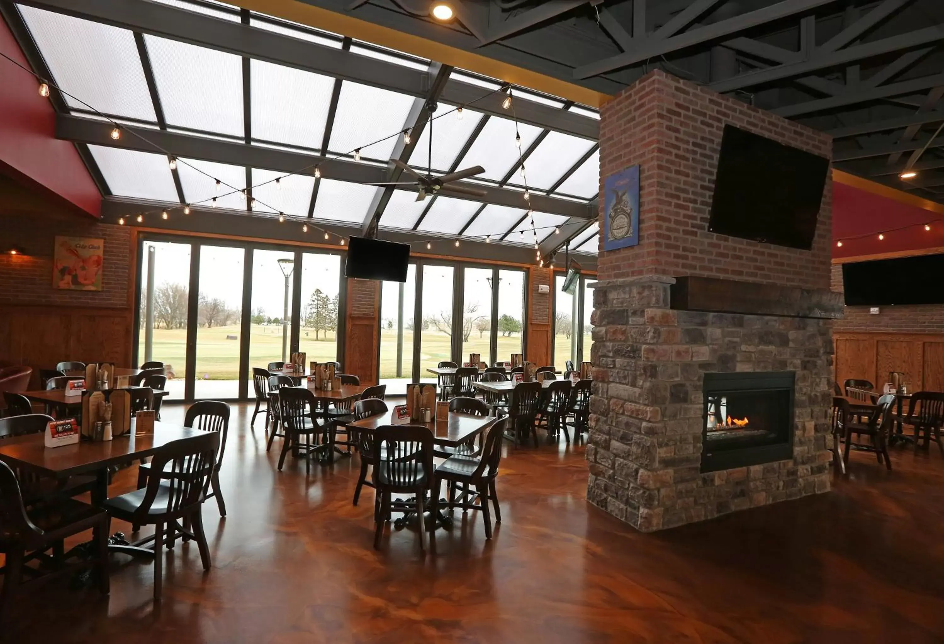 Restaurant/Places to Eat in Holiday Inn Hotel & Suites Sioux Falls - Airport, an IHG Hotel