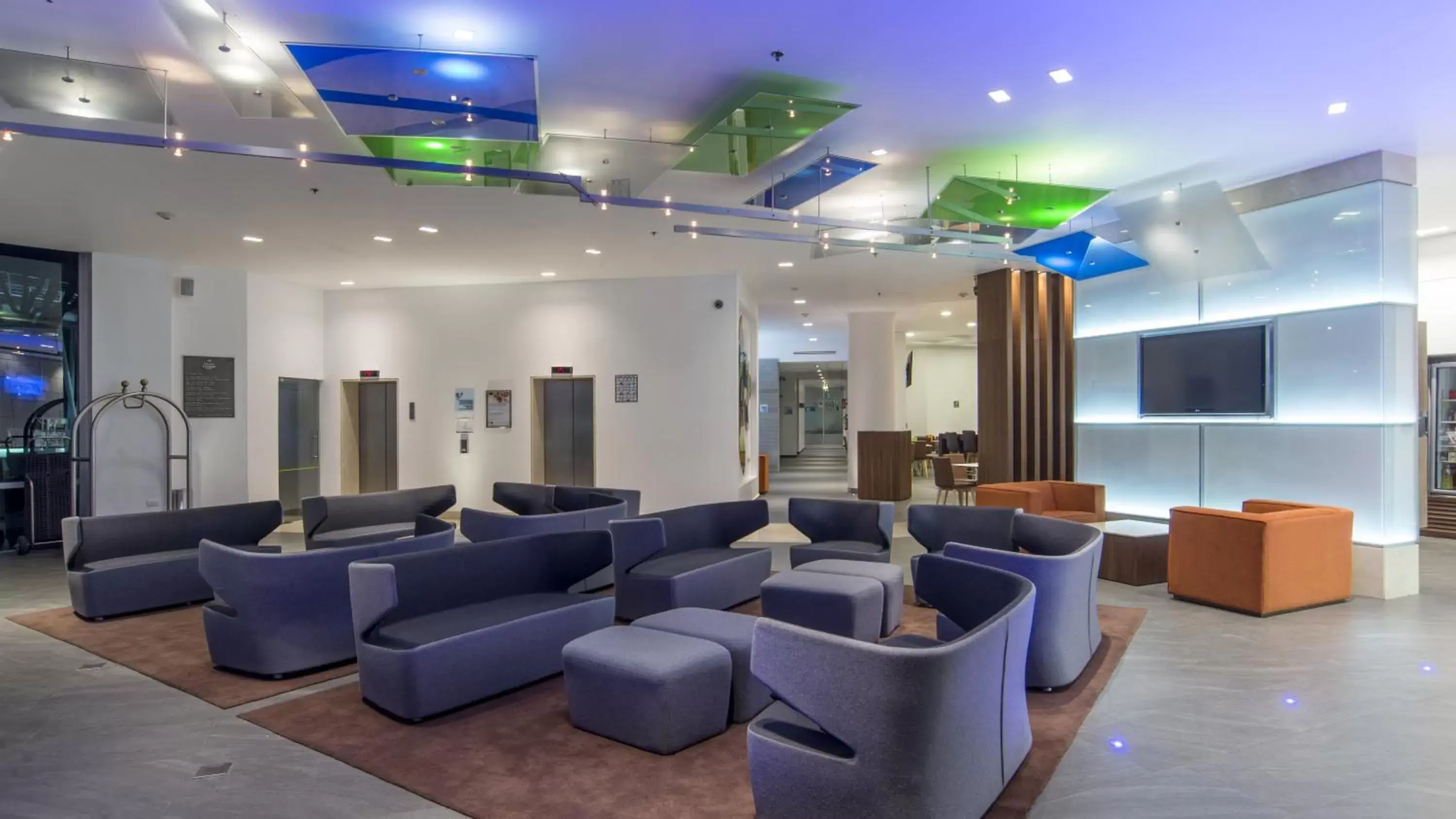 Property building, Lounge/Bar in Holiday Inn Express Puebla, an IHG Hotel