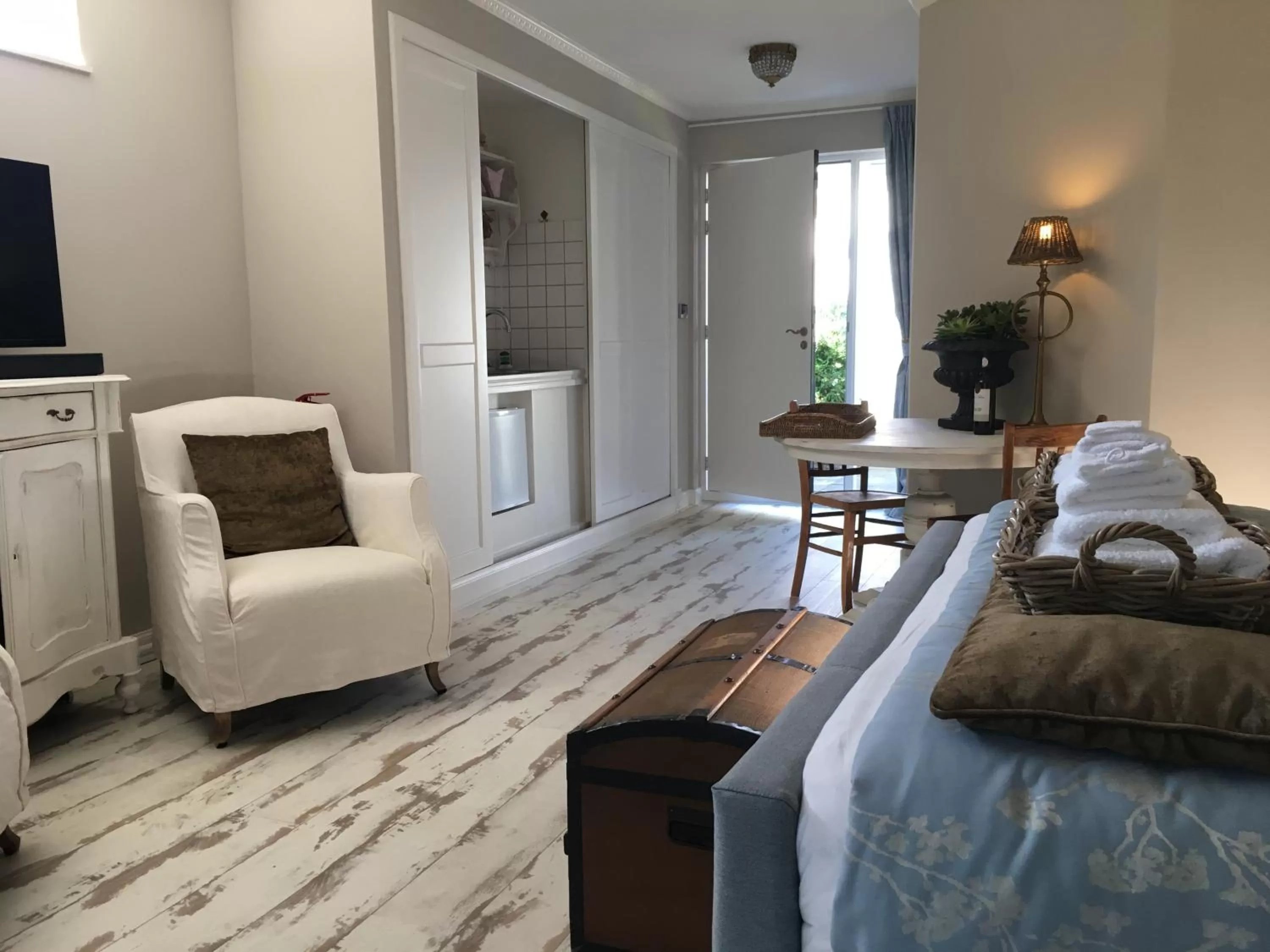 Living room, Bed in De Vijverkamer-----privé diner op de kamer mogelijk!!