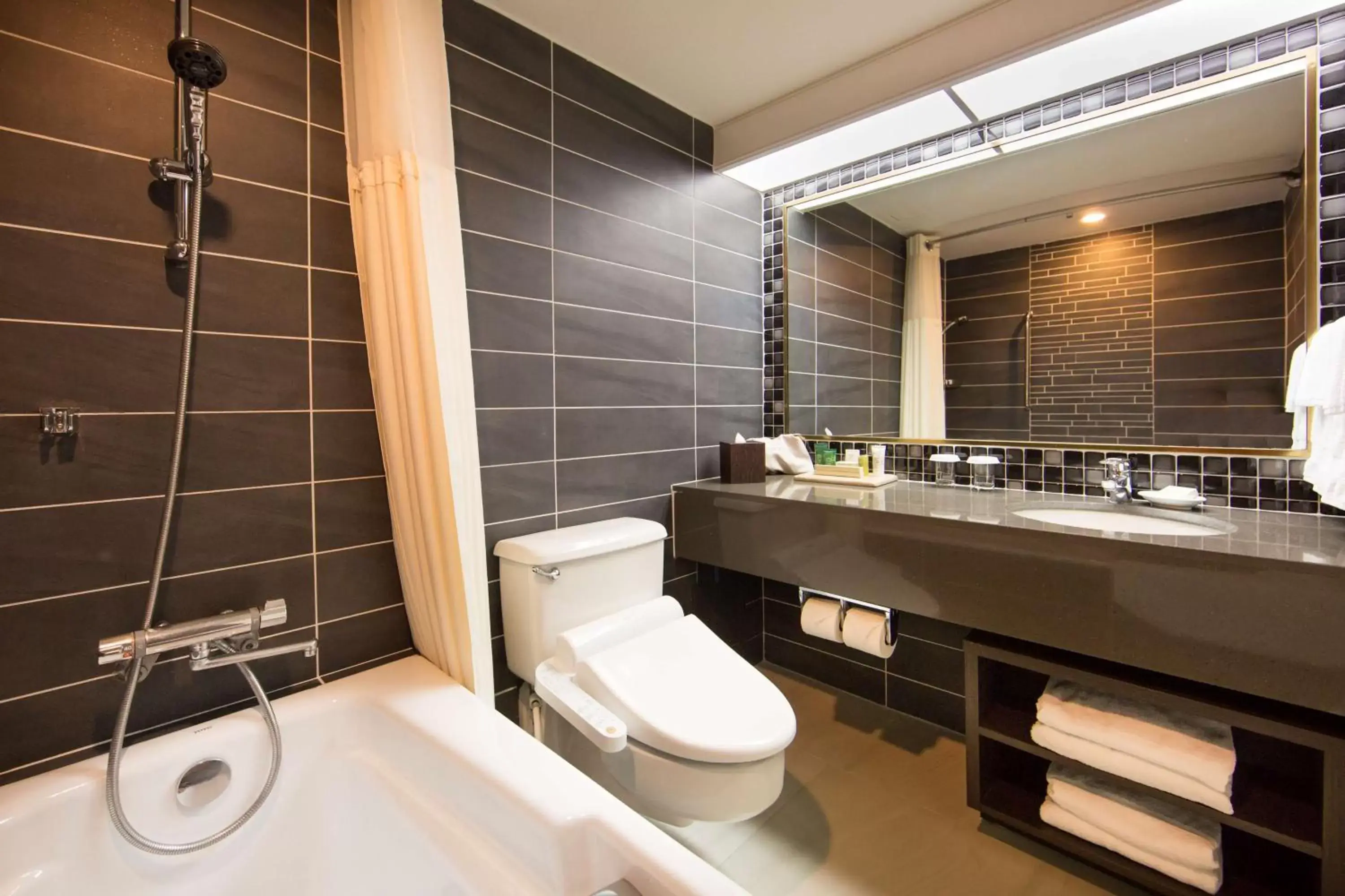 Bathroom in Hilton Guam Resort & Spa