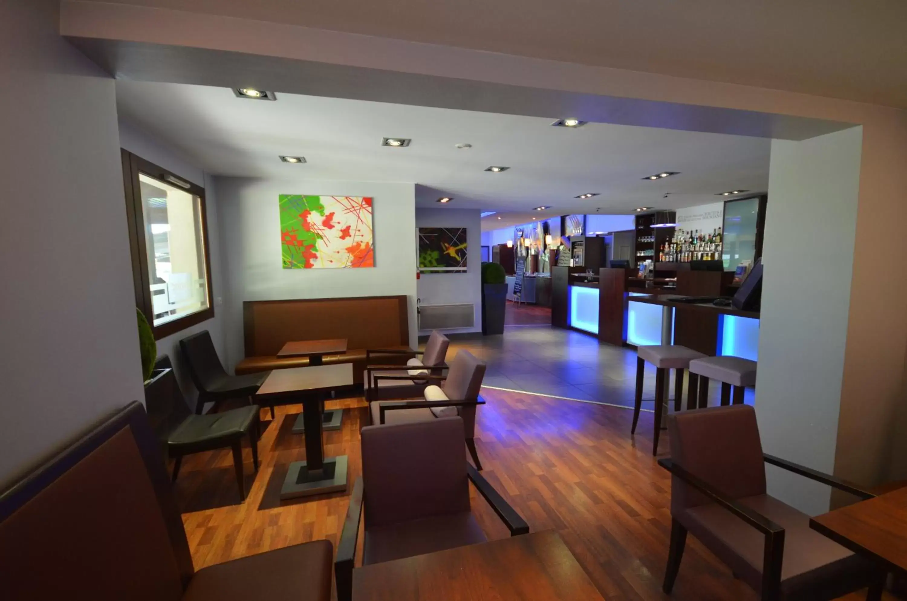 Lobby or reception, Restaurant/Places to Eat in Kyriad Dijon Est Mirande
