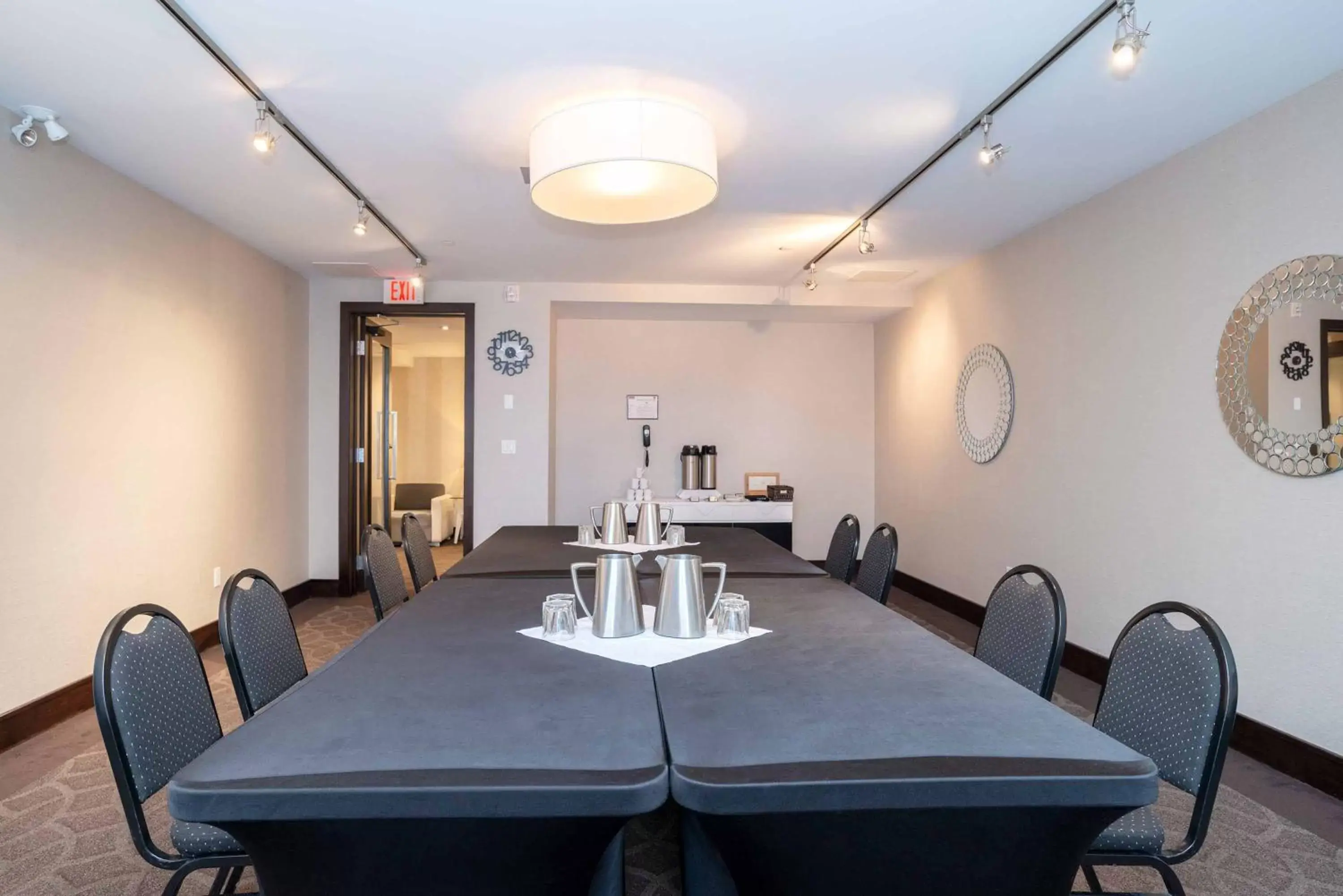 Meeting/conference room in Sandman Hotel & Suites Calgary South